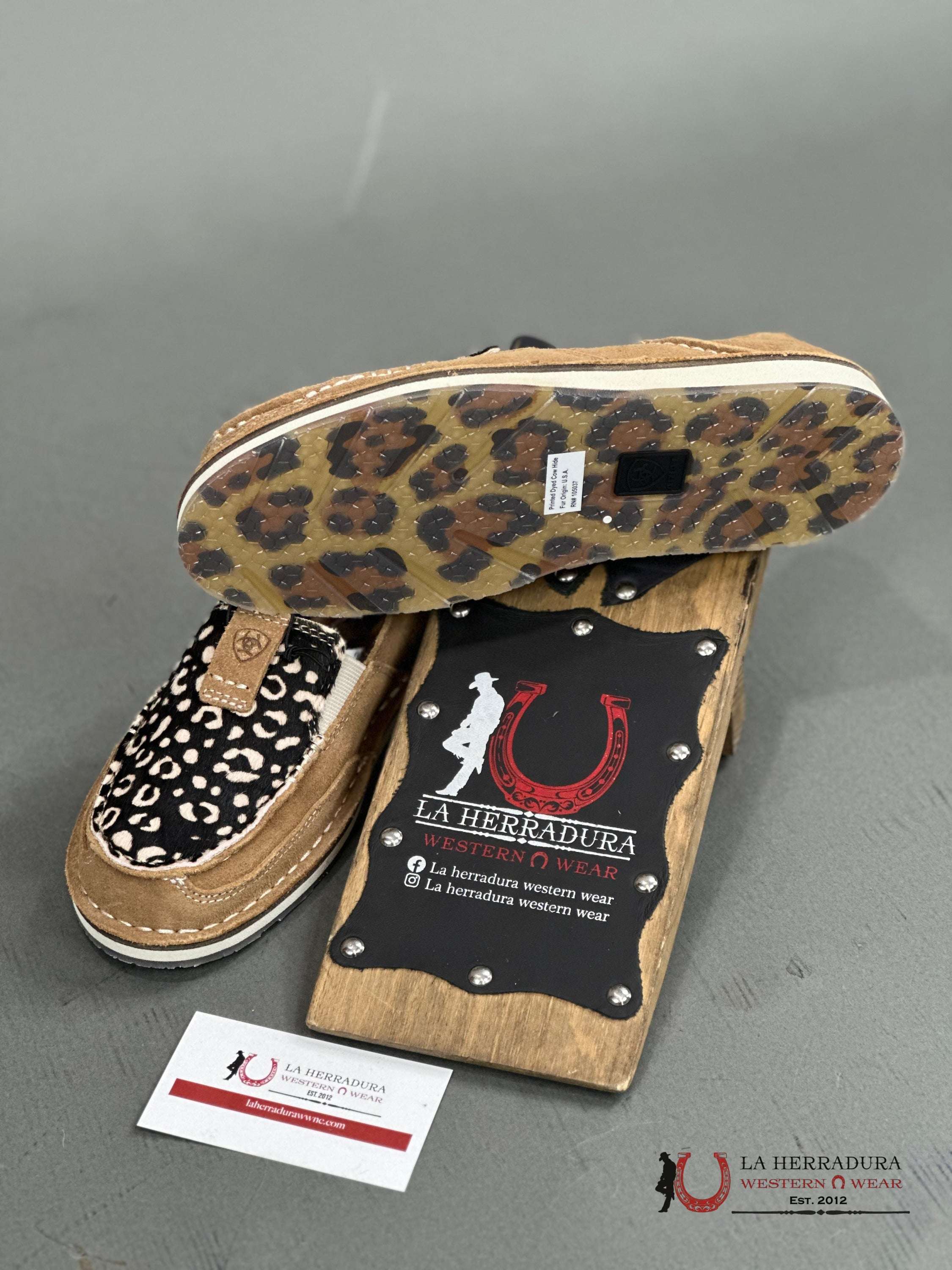 Ariat Womens Cruiser Dark Tan Suede Cream Cheetah Hair On Zapatos Mujeres
