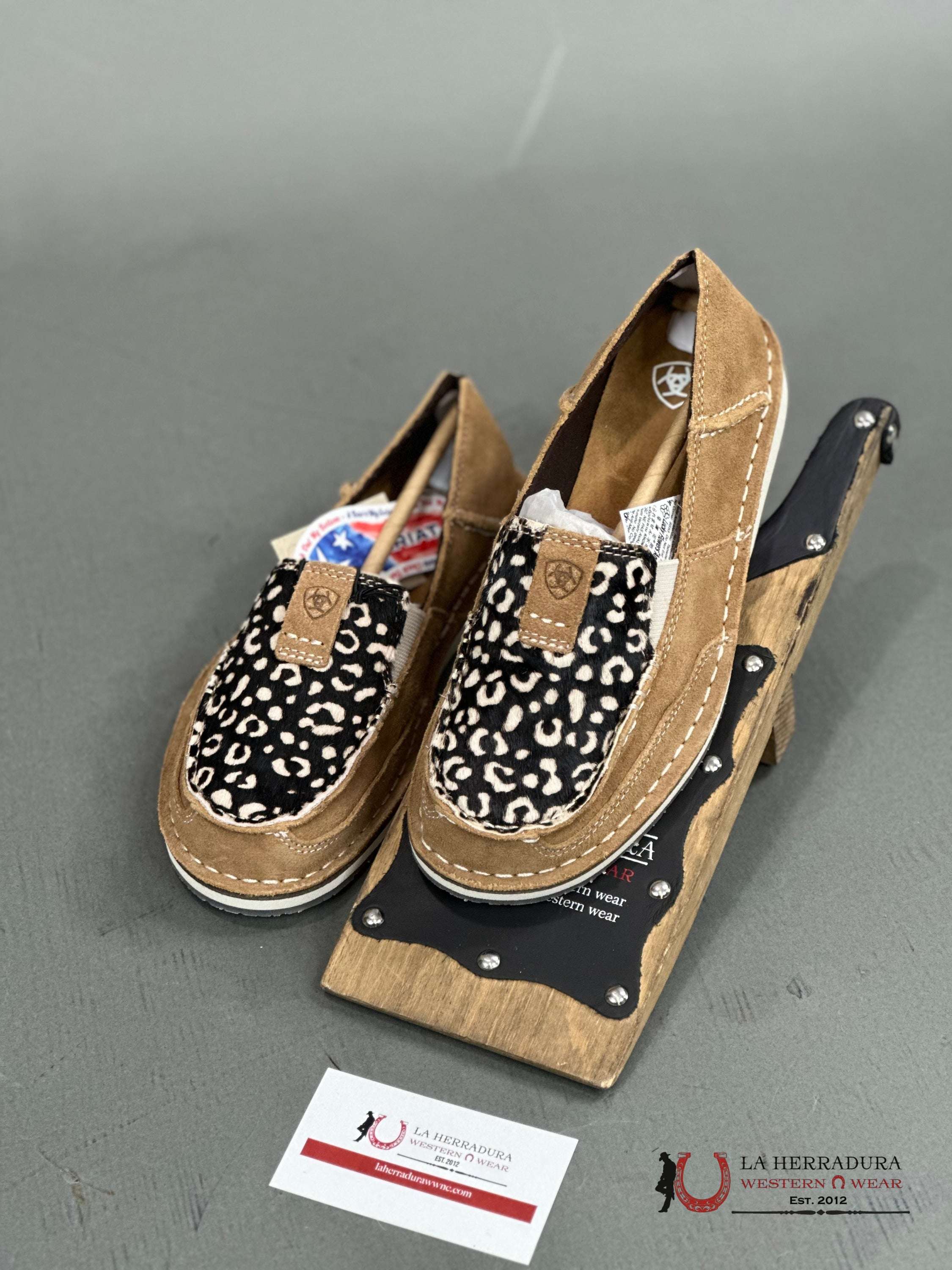Ariat Womens Cruiser Dark Tan Suede Cream Cheetah Hair On Zapatos Mujeres