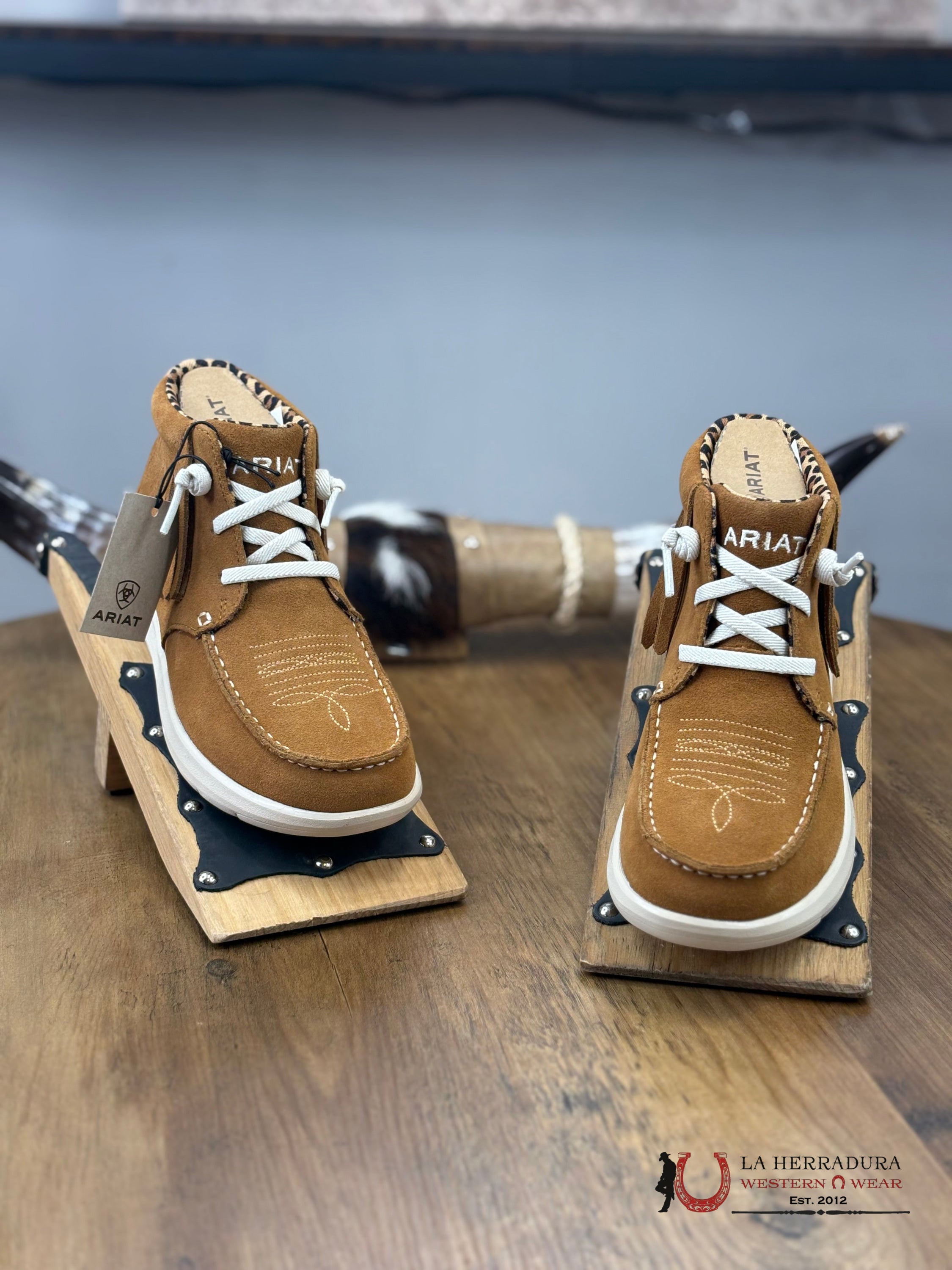 ARIAT WOMENS Hilo High Top Fringe Wheat Suede Shoes - 1166 ZAPATOS MUJERES