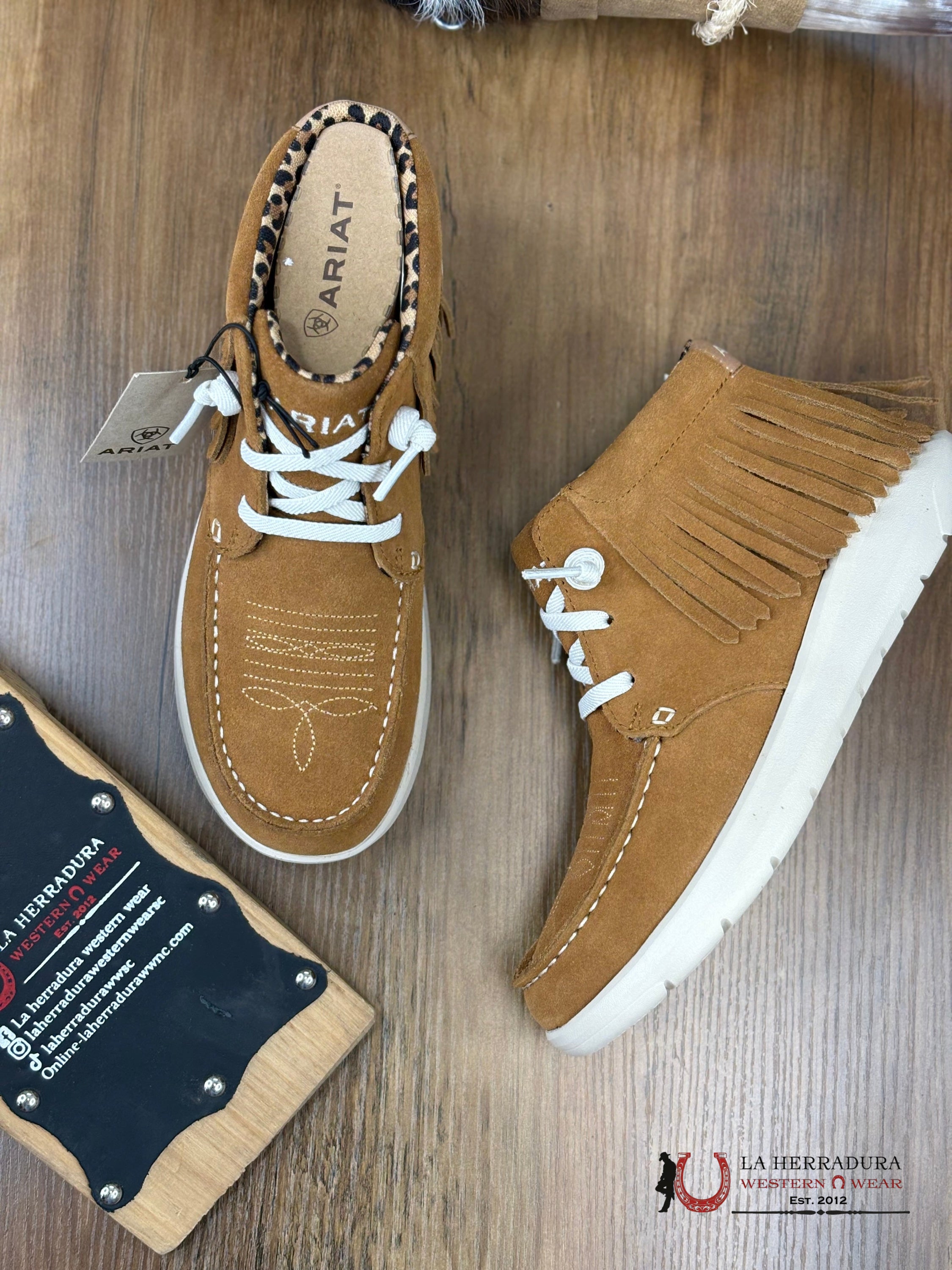 ARIAT WOMENS Hilo High Top Fringe Wheat Suede Shoes - 1166 ZAPATOS MUJERES