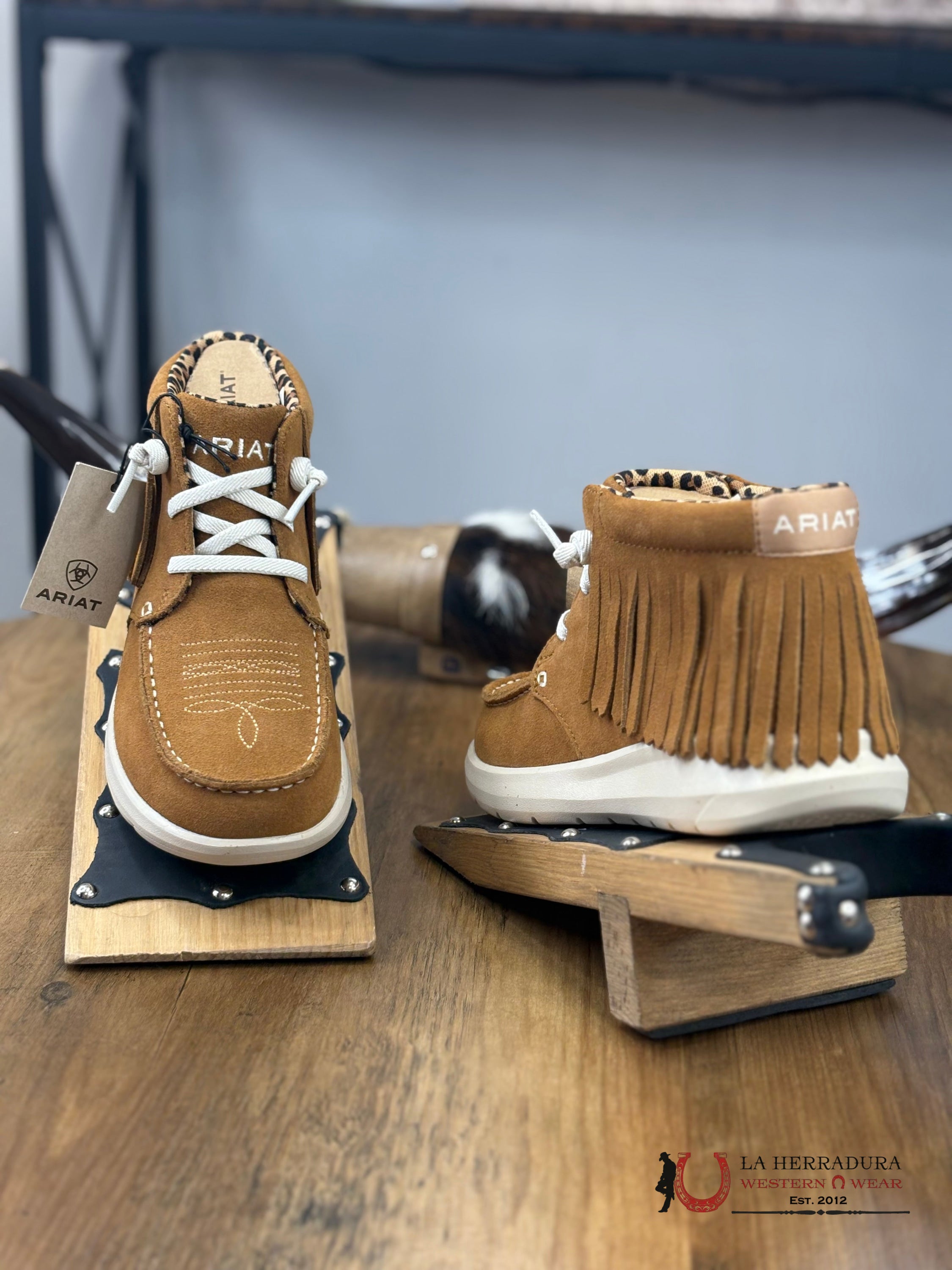 ARIAT WOMENS Hilo High Top Fringe Wheat Suede Shoes - 1166 ZAPATOS MUJERES