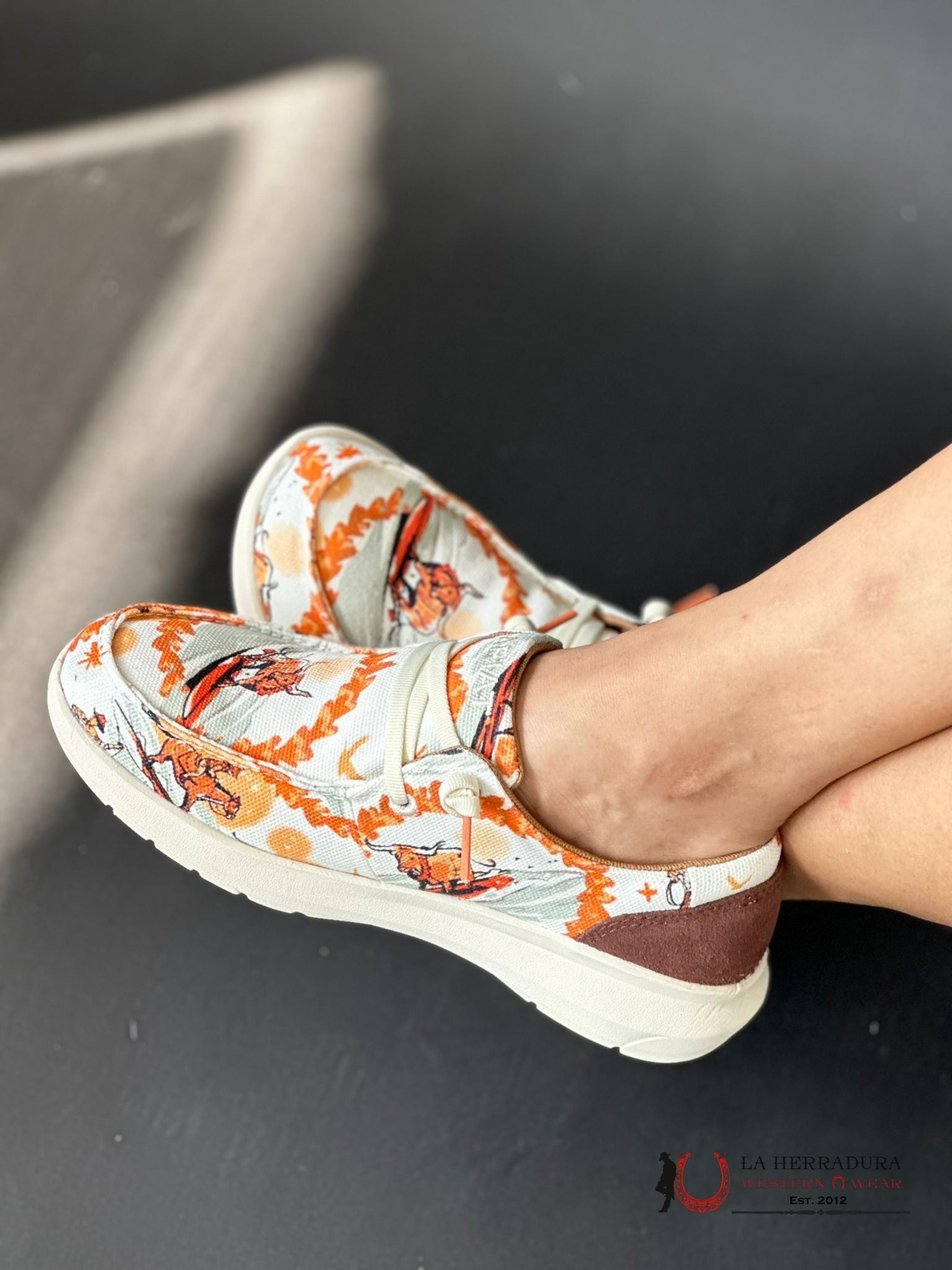 Ariat Womens Hilo Western Aloha Surfing Longhorn Print Zapatos Mujeres