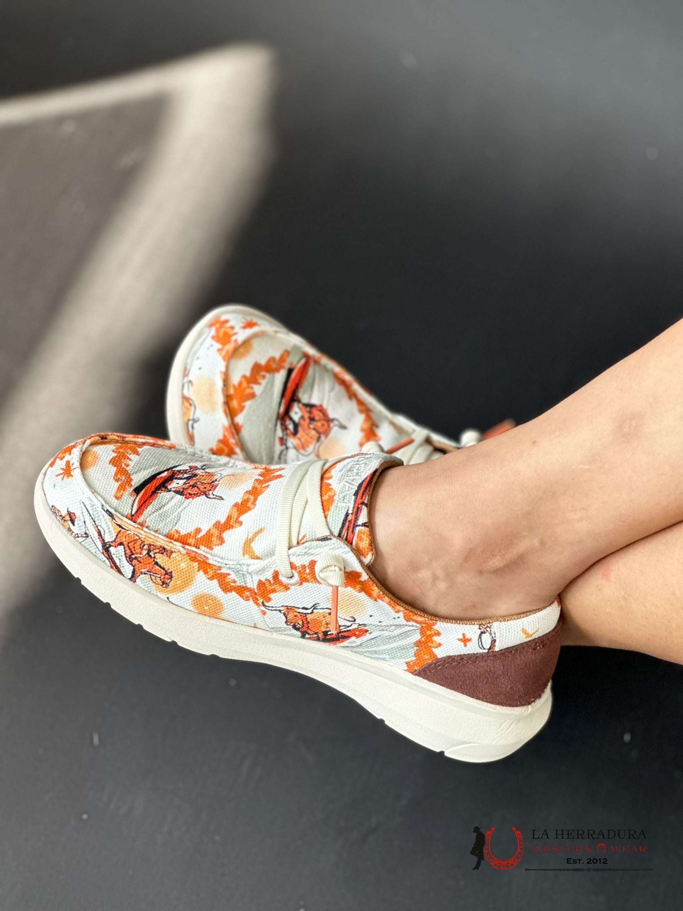 Ariat Womens Hilo Western Aloha Surfing Longhorn Print Zapatos Mujeres