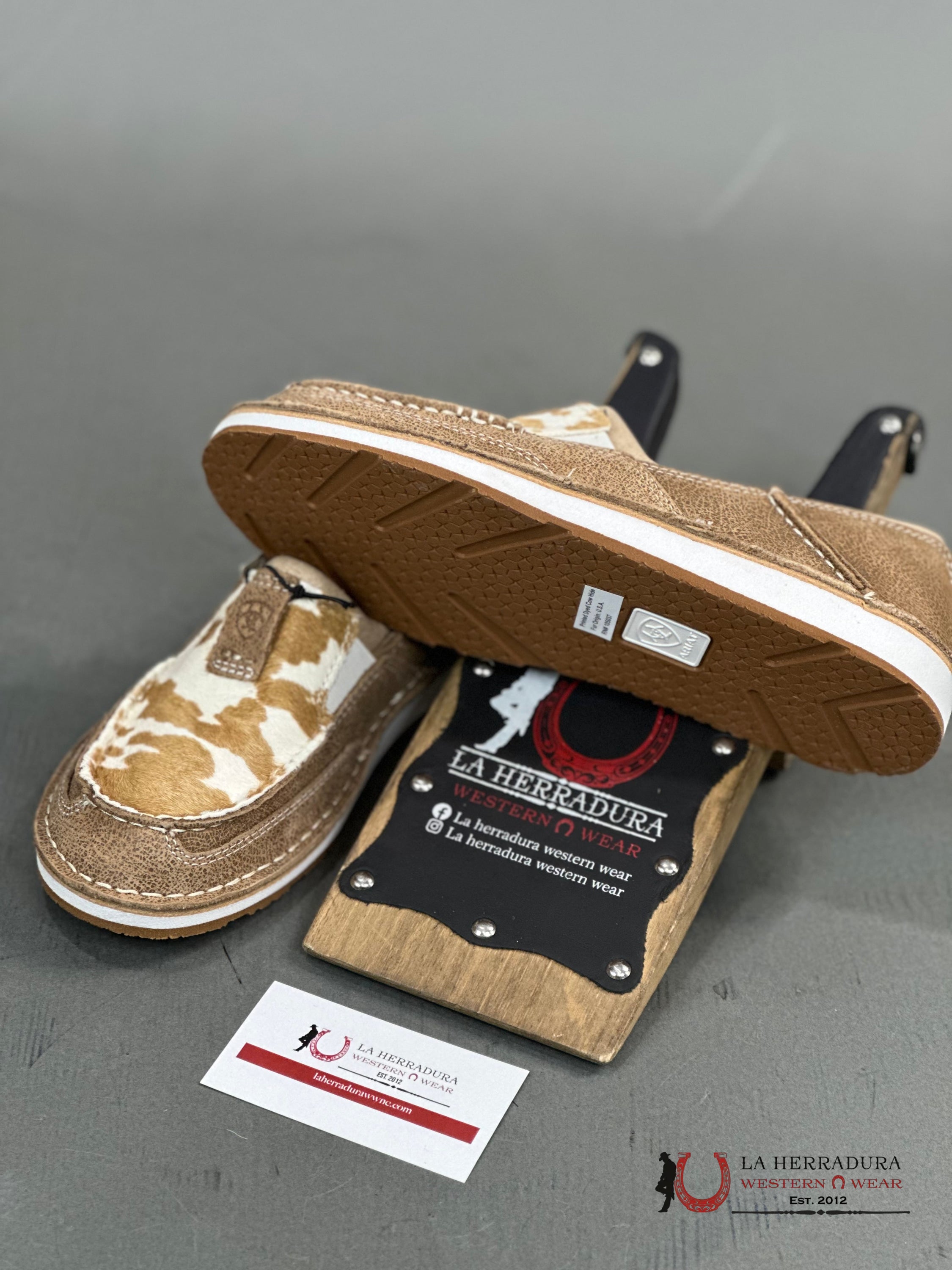 Ariat Womens Slip On Cruiser Adobe / Tan And White Hair Zapatos Mujeres