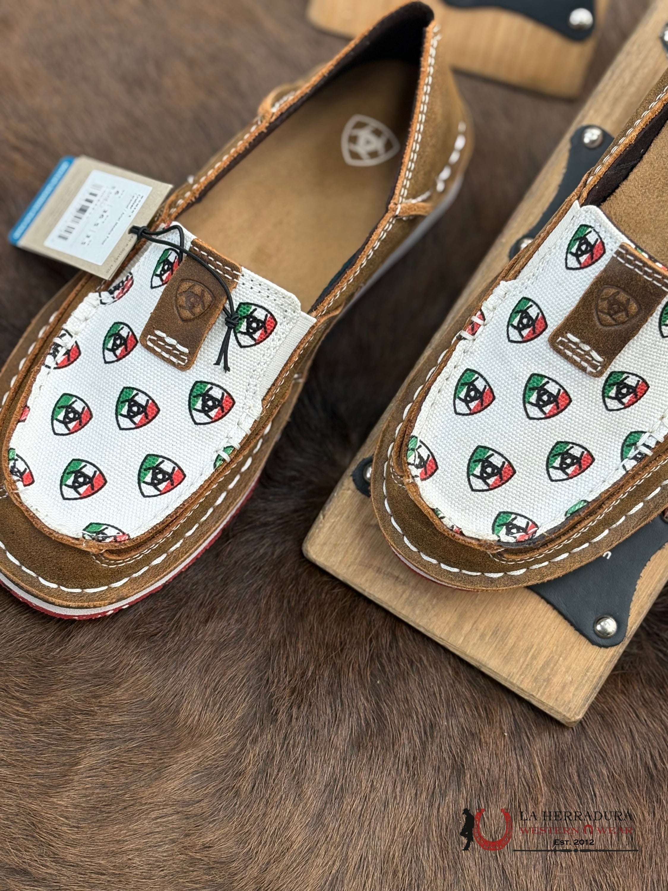 ARIAT WOMENS SLIP ON CRUISER CARAMEL / ARIAT MEXICO PRINT- 4527 ZAPATOS MUJERES