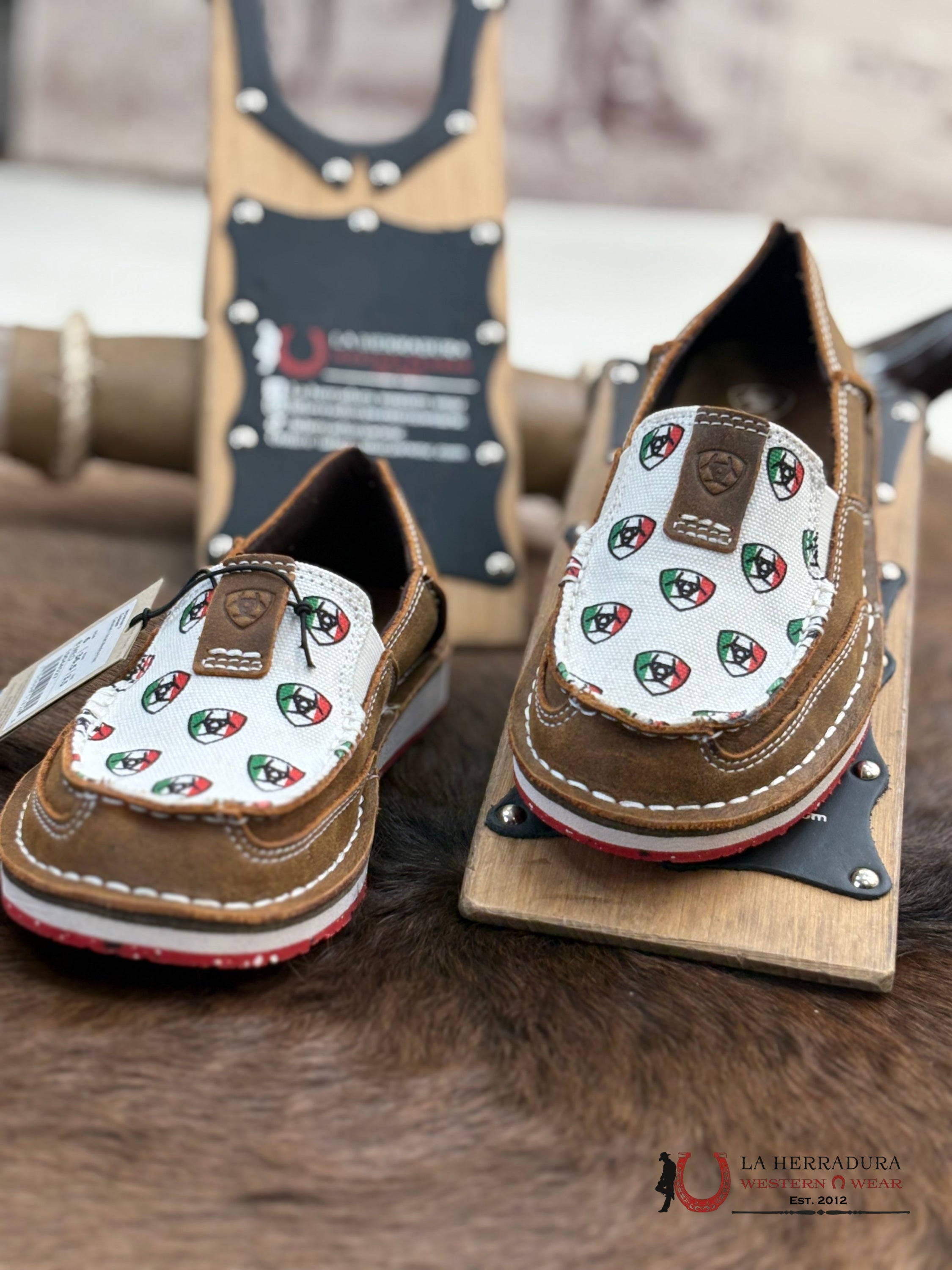 ARIAT WOMENS SLIP ON CRUISER CARAMEL / ARIAT MEXICO PRINT- 4527 ZAPATOS MUJERES