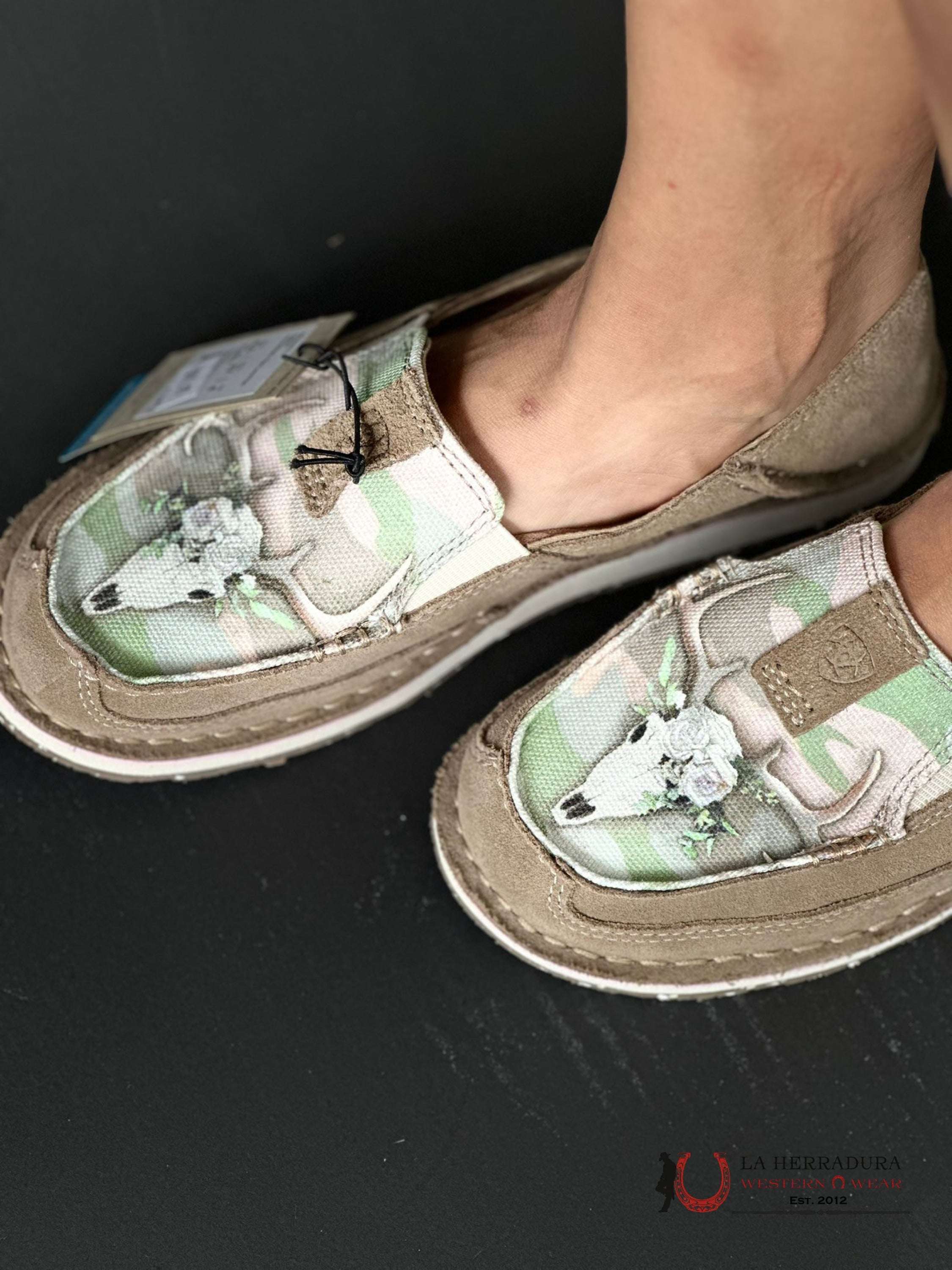 Ariat Womens Slip On Cruiser Relaxed Bark / Doe Camo Print Zapatos Mujeres