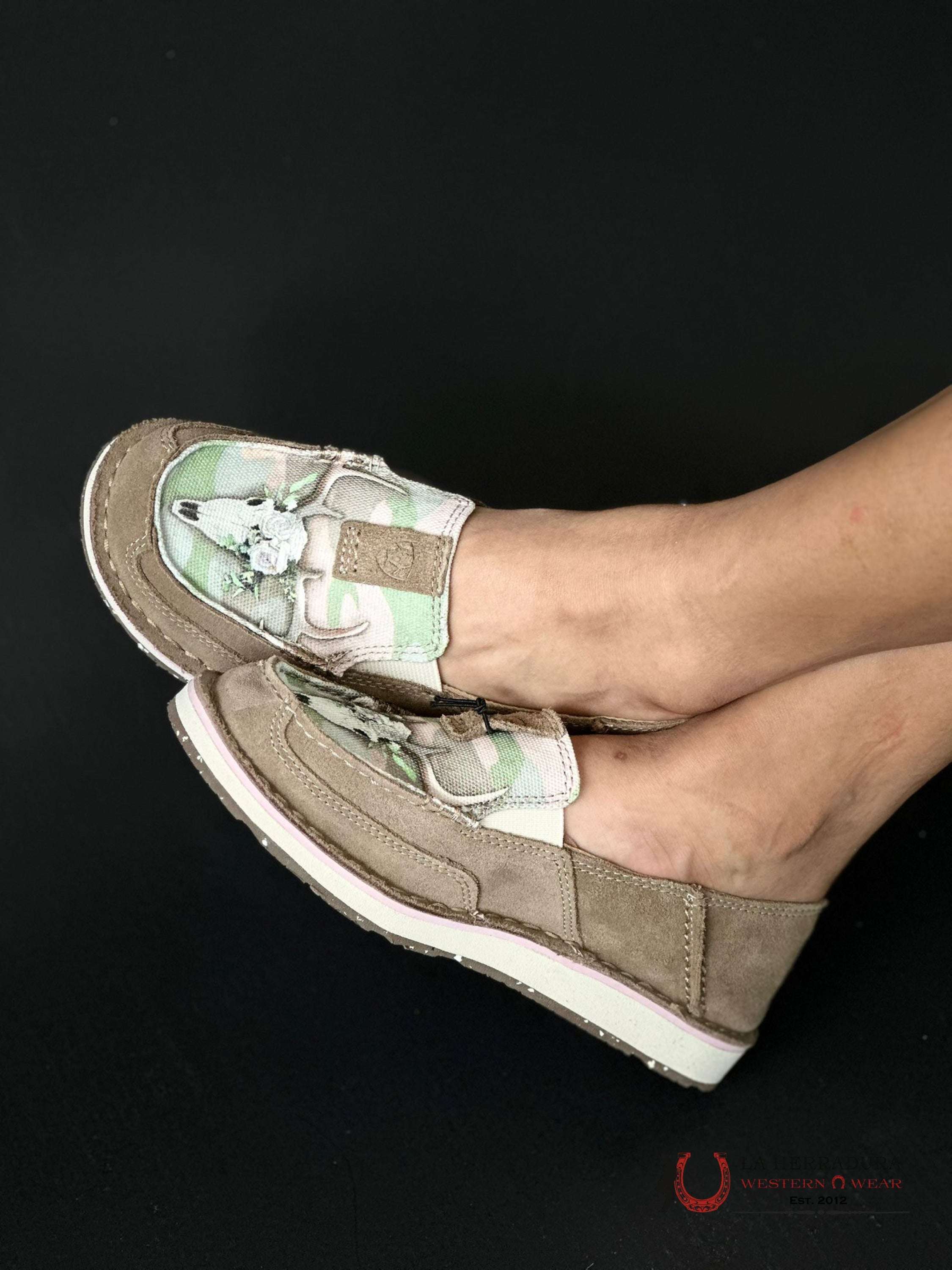 Ariat Womens Slip On Cruiser Relaxed Bark / Doe Camo Print Zapatos Mujeres