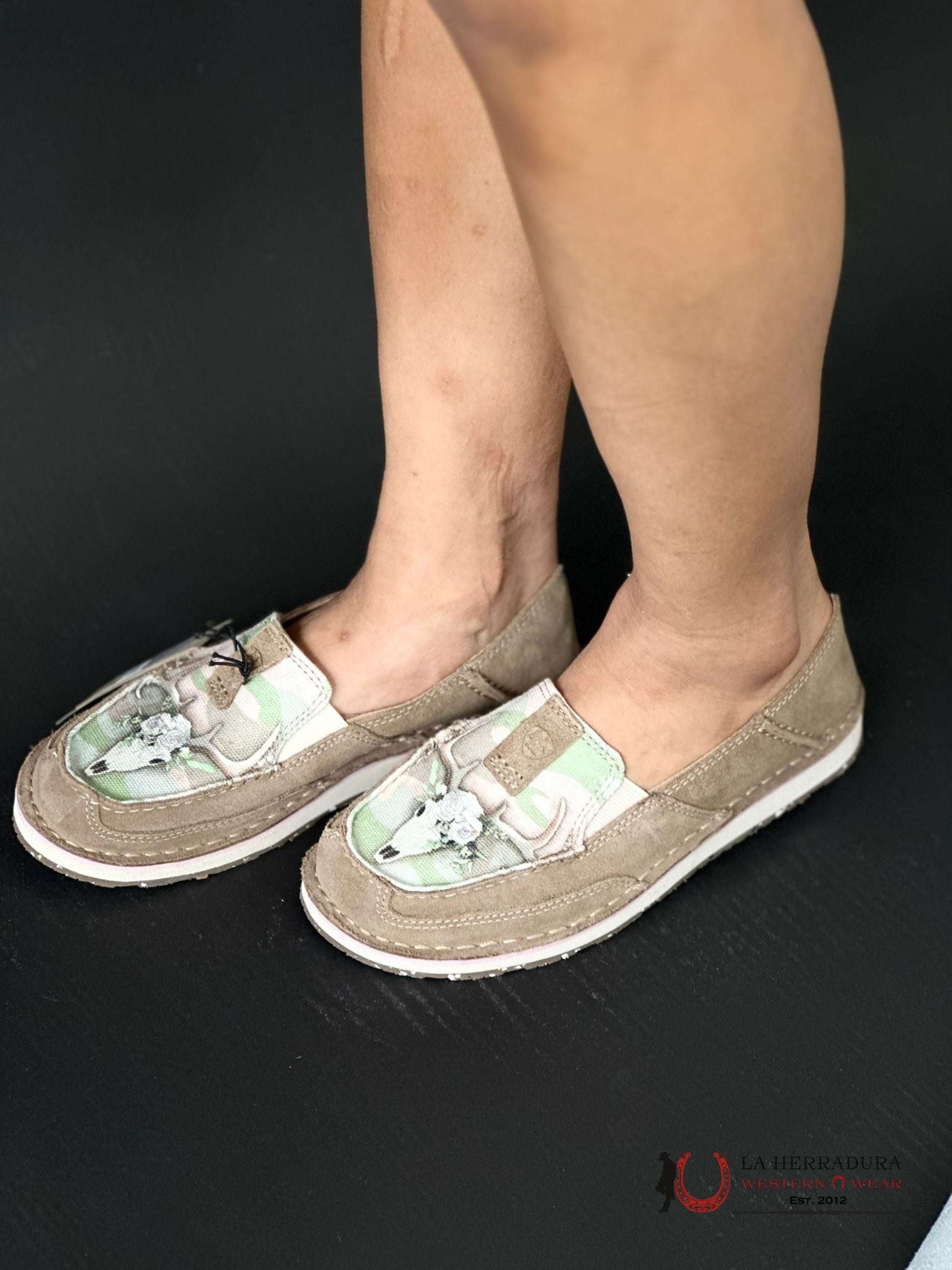 Ariat Womens Slip On Cruiser Relaxed Bark / Doe Camo Print Zapatos Mujeres