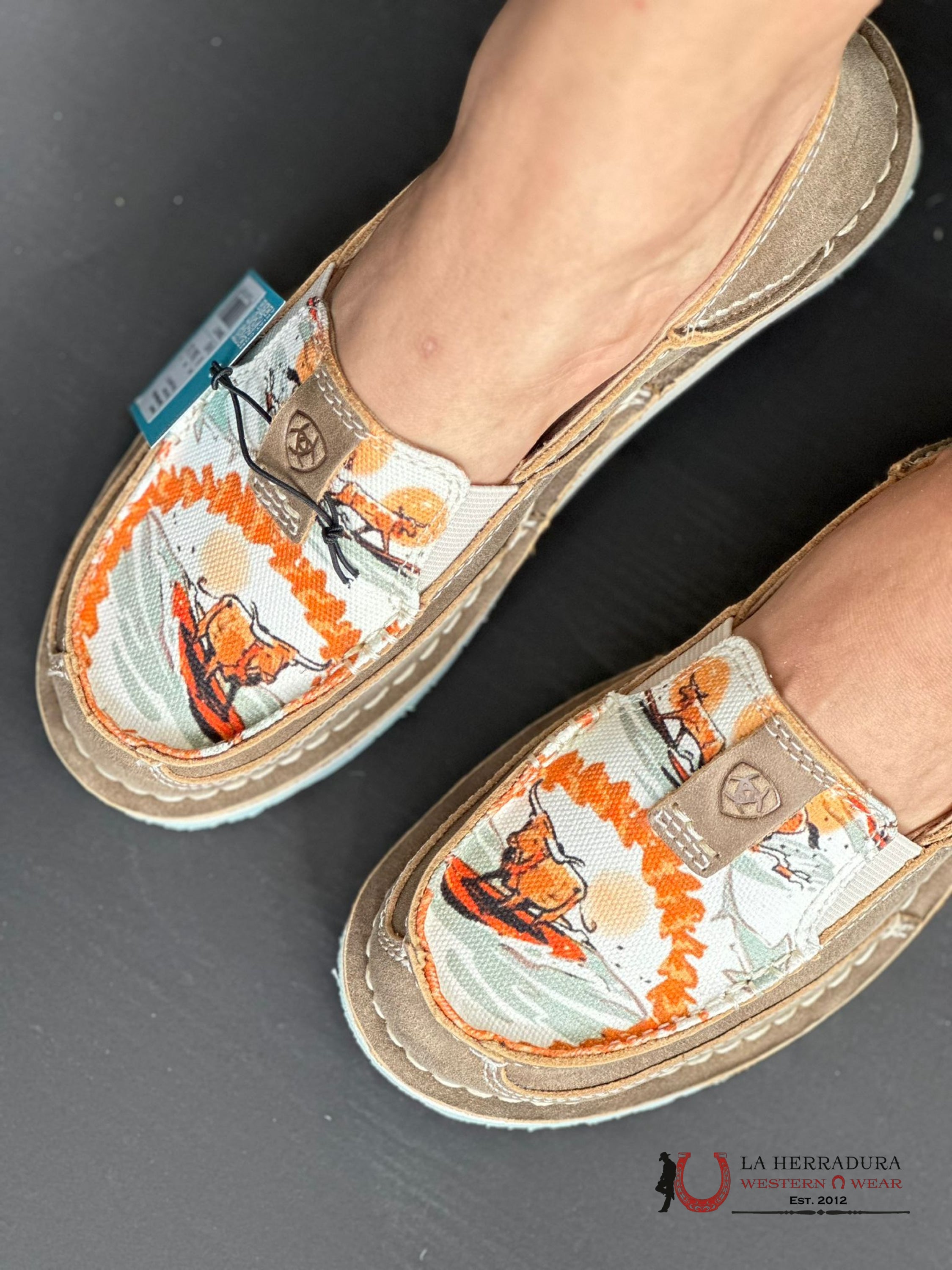 Ariat Womens Slip On Cruiser Western Aloha Brown Bomber Surfing Longhorn Print Zapatos Mujeres