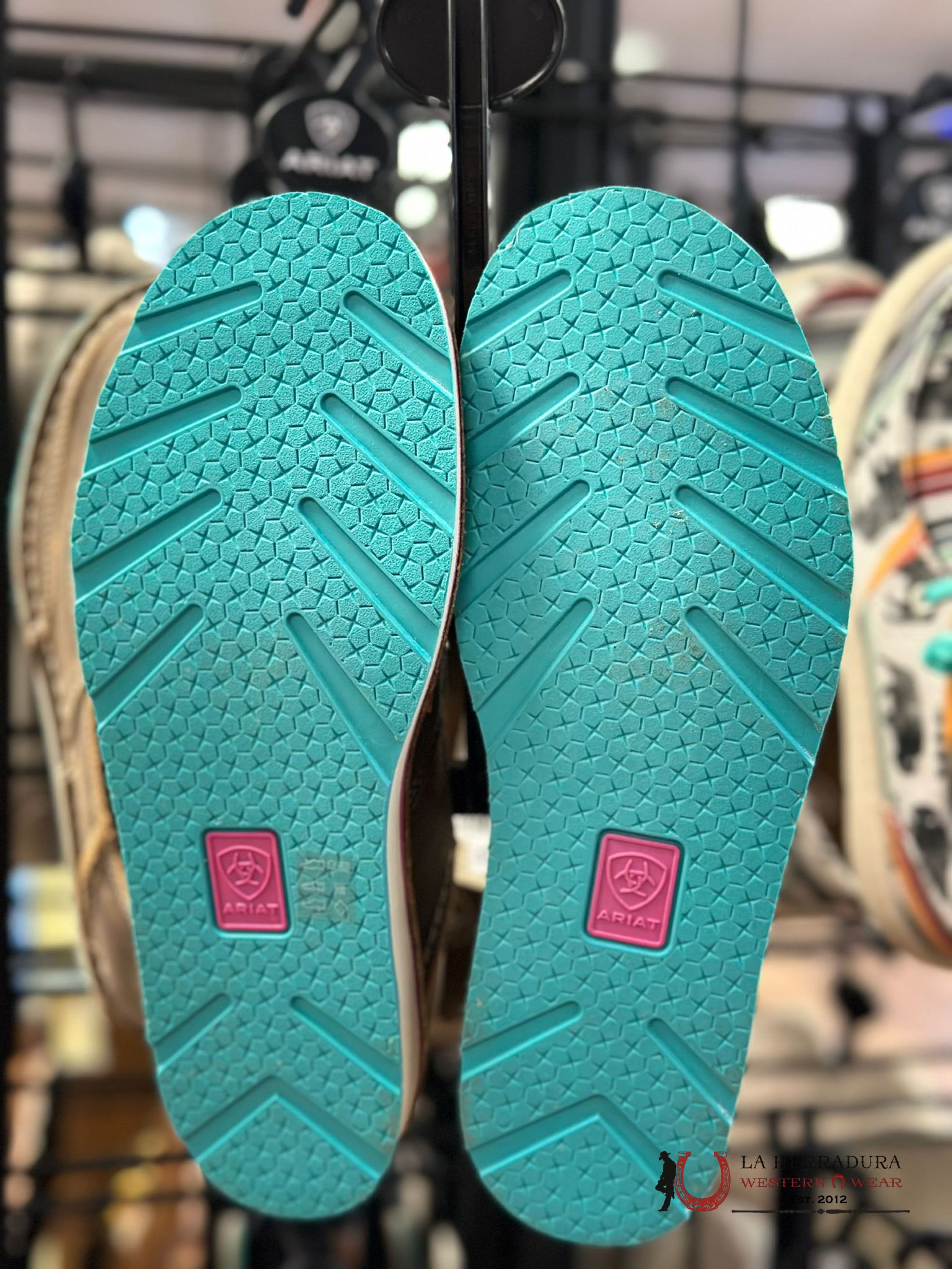 Ariat Womens Slip On Crusier Brown Bomber Neon Lights Zapatos Mujeres