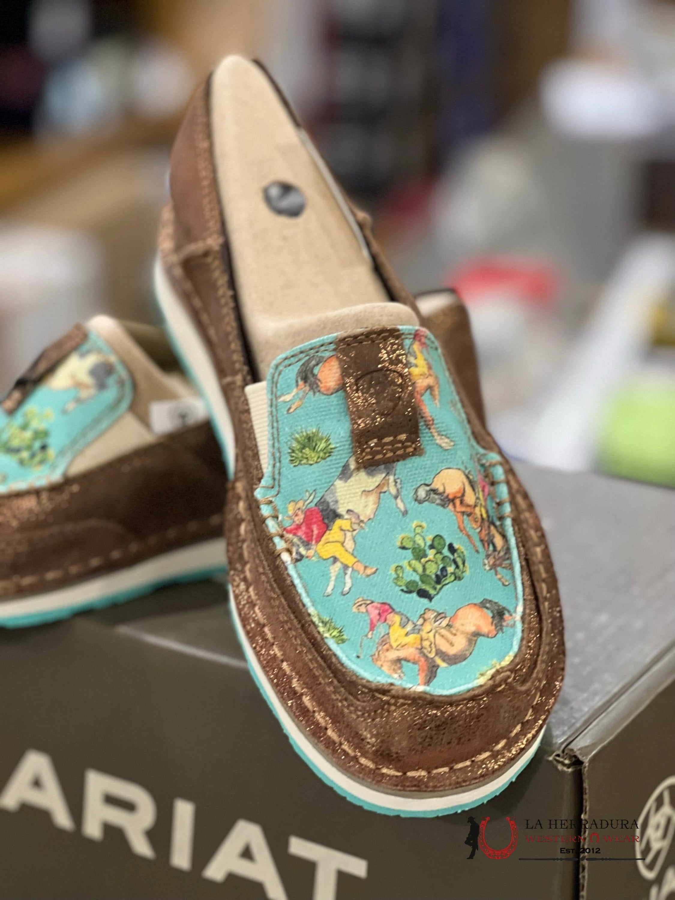 Ariat Women’s Slip On Crusier Cooper Metallic/Bucking Turquiose Zapatos Mujeres