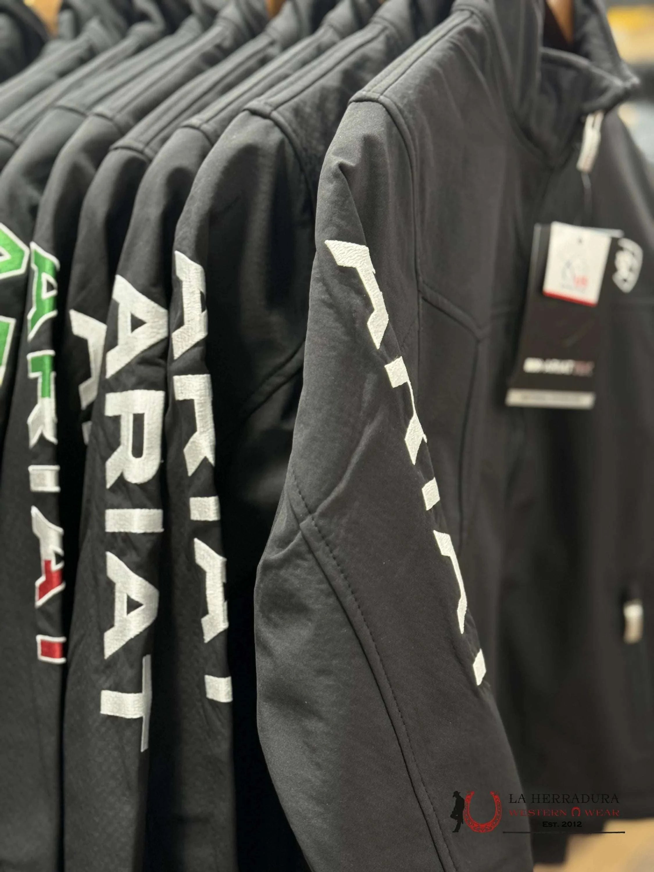 Ariat Youth Soft Shell Jacket Team Logo Black/White Unisex Niños