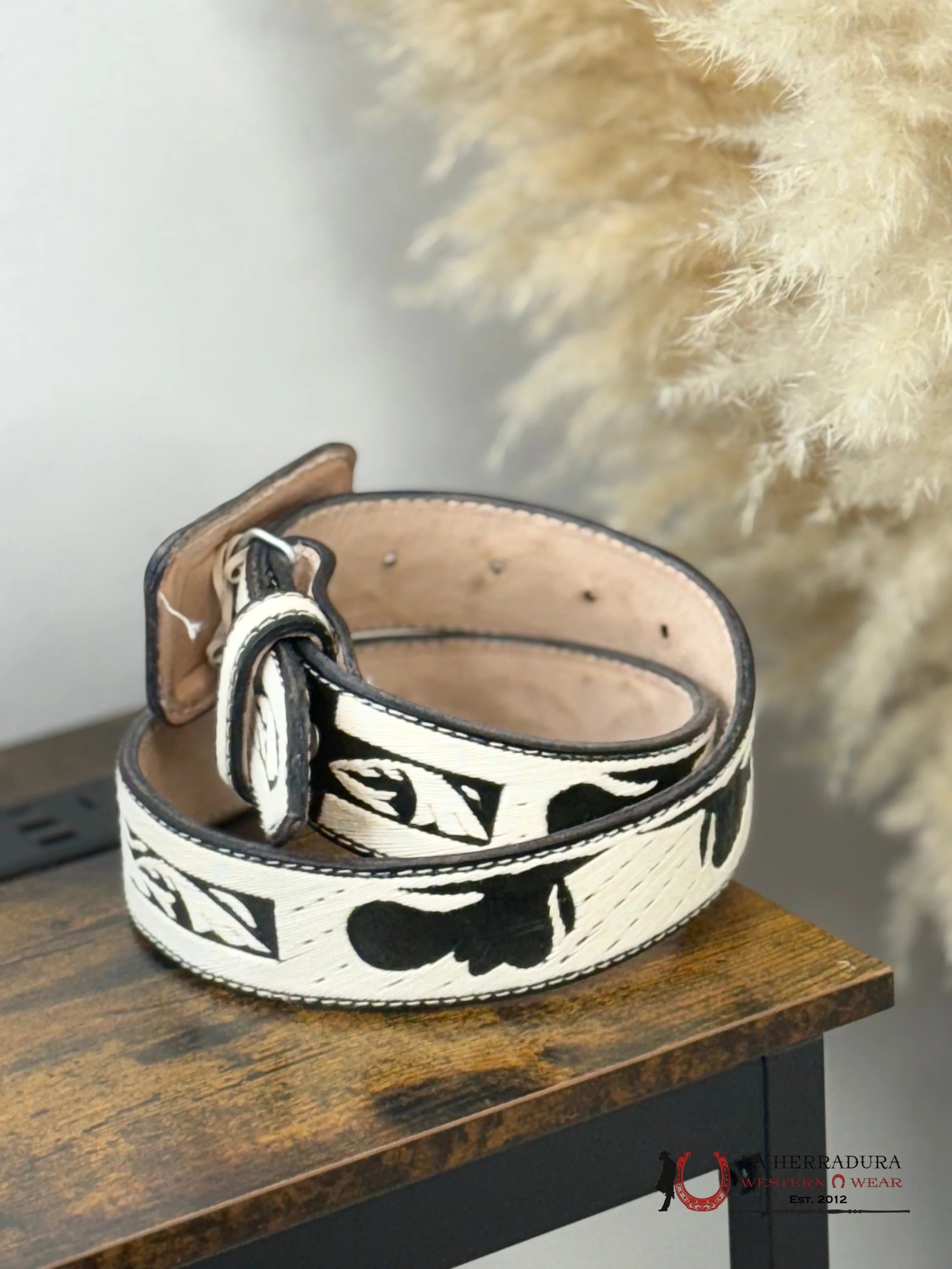 BLACK AND WHITE BULL EMBROIDERED MEN BELT CINTURONES HOMBRES
