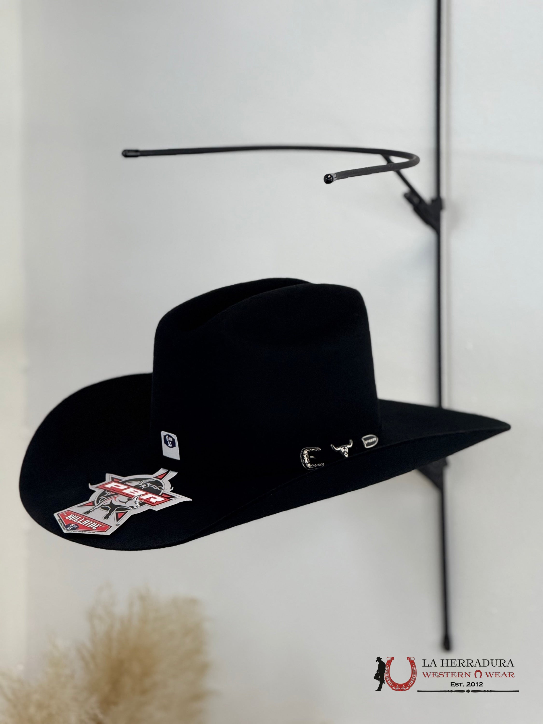 BLACK BULLHIDE 8X PBR OUTLAW TEJANA