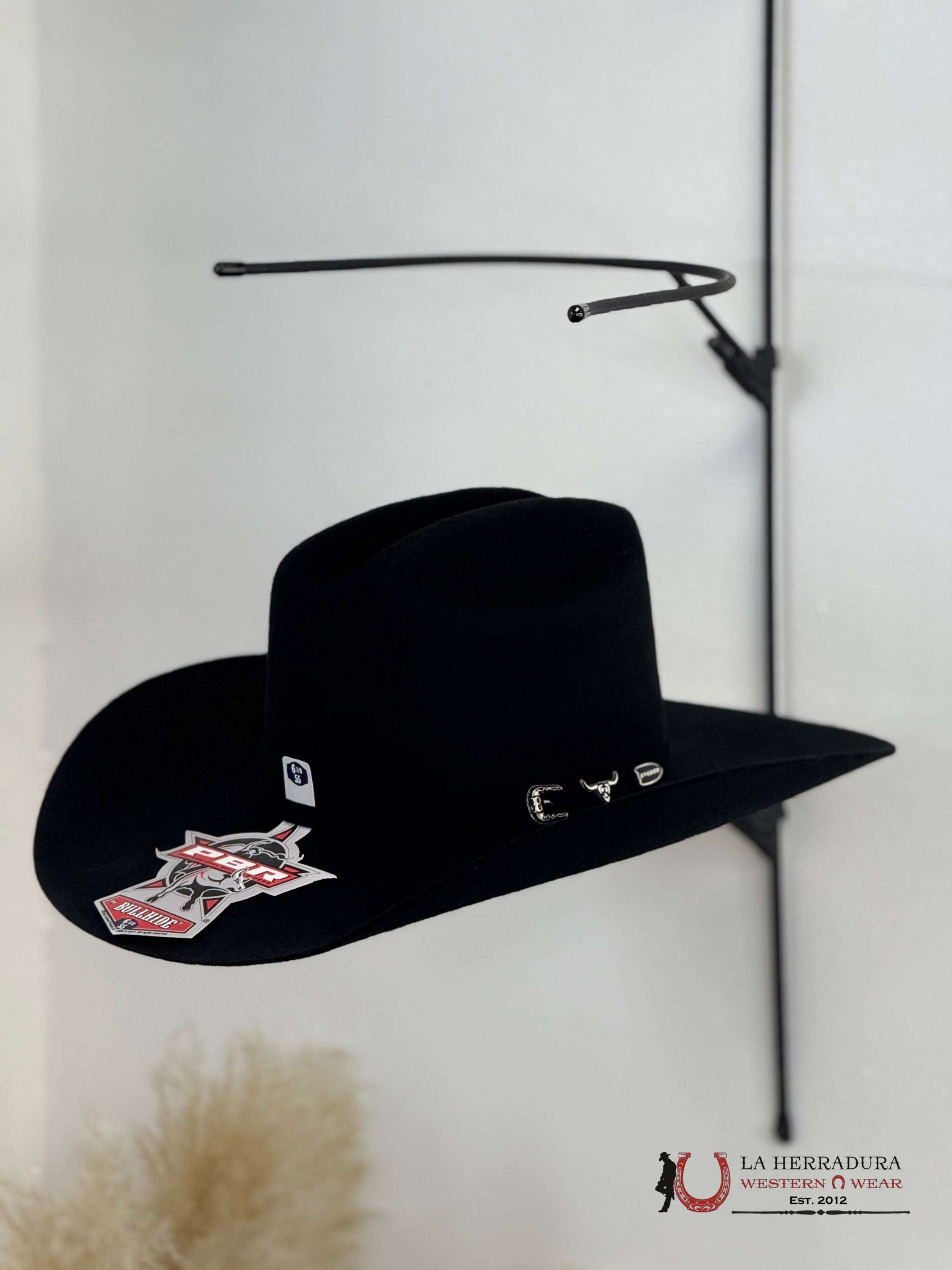 BLACK BULLHIDE 8X PBR OUTLAW TEJANA