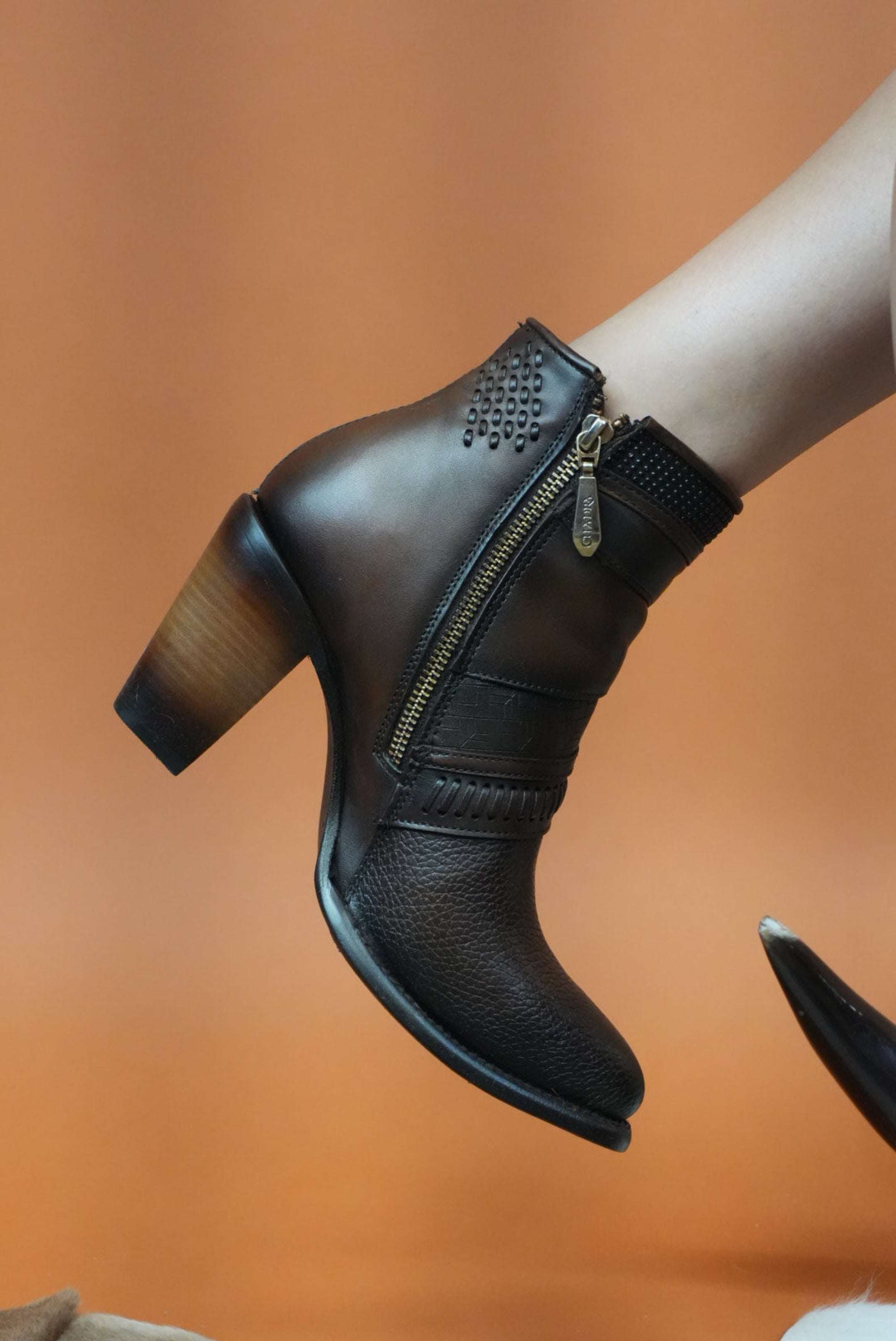 Botin Cuadra RES SANTANA MIEL LASER WOVEN ROUND TOE BOTAS MUJERES