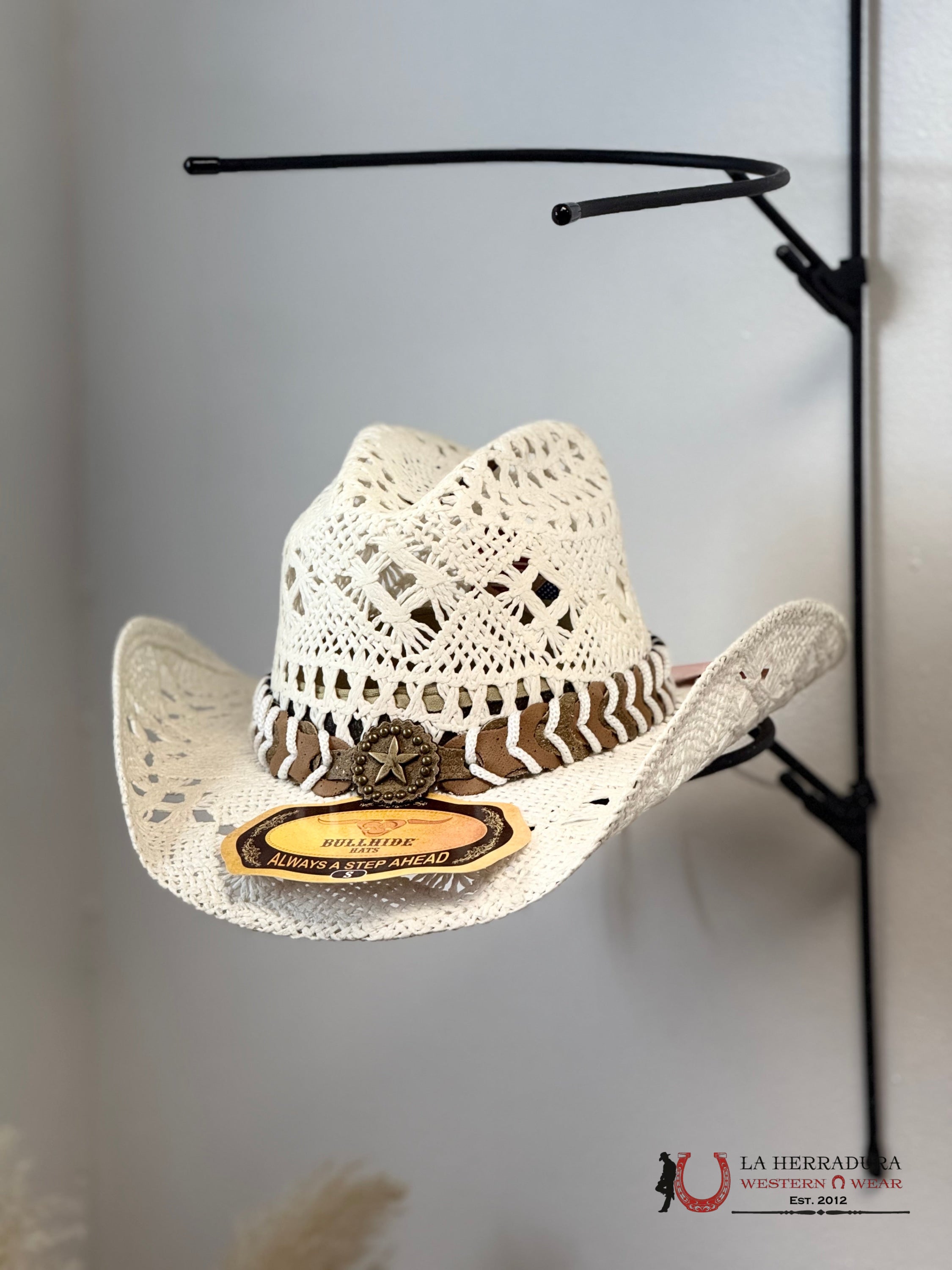 BULLHIDE NAUGHTY GIRL (WHITE) TEJANA