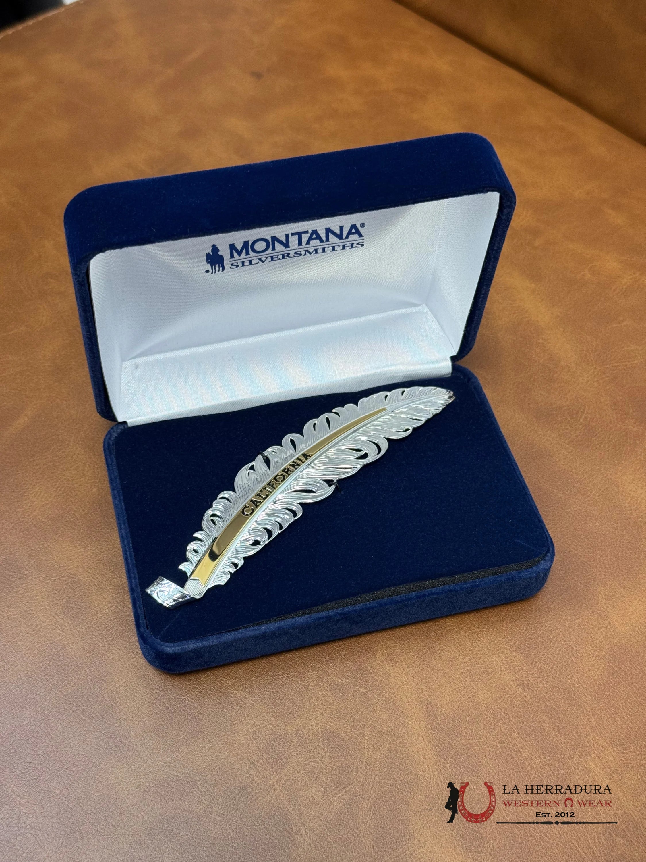 CALIFORNIA MONTANA HAT FEATHER PLATA ESTANDAR ACCESORIOS