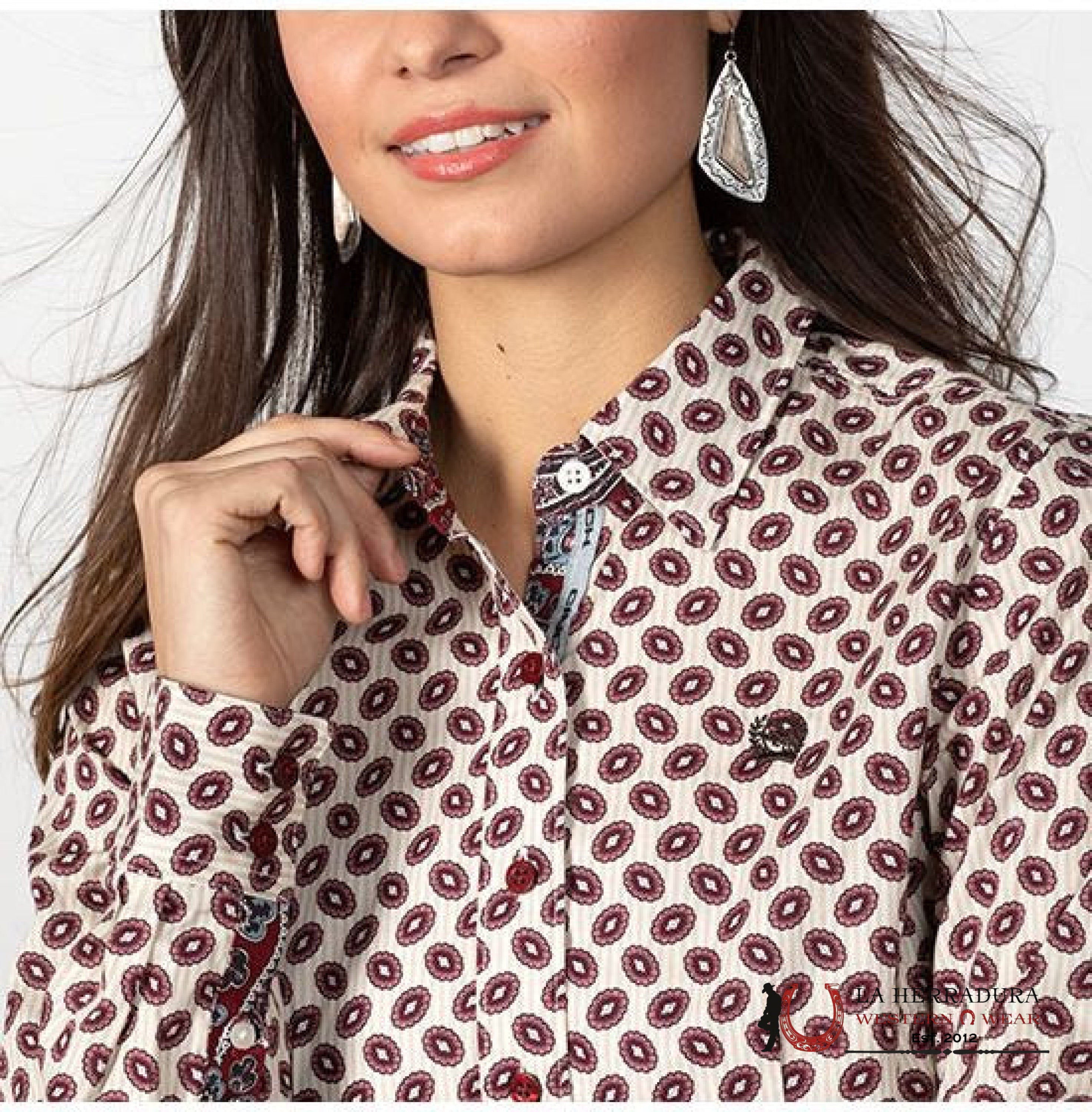 Camisa Para Mujeres Cinch Creme Barrel Bustin’ Babe Top Ropa