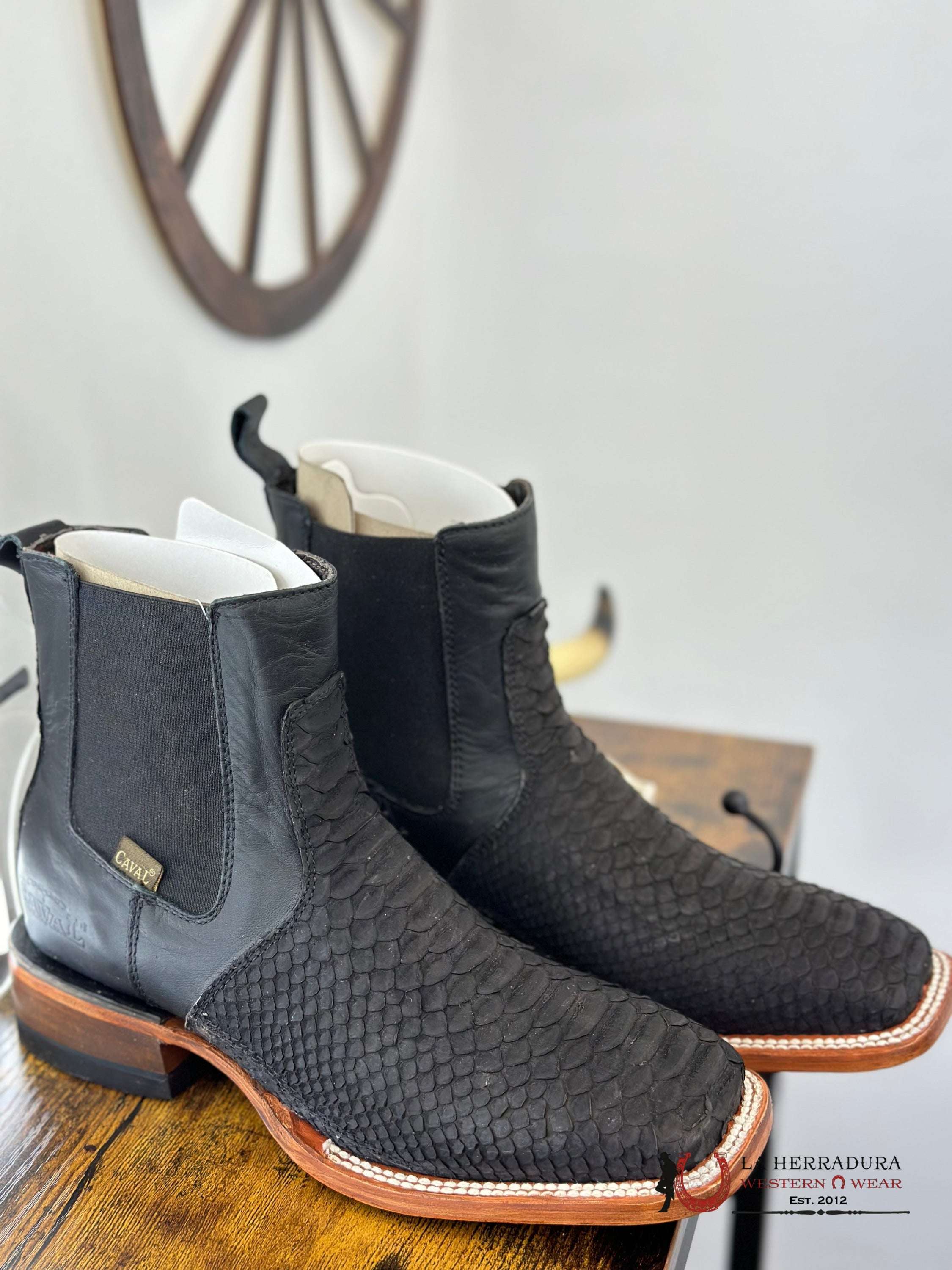 Caval Short Boot Exotic Python Black Botas Hombres