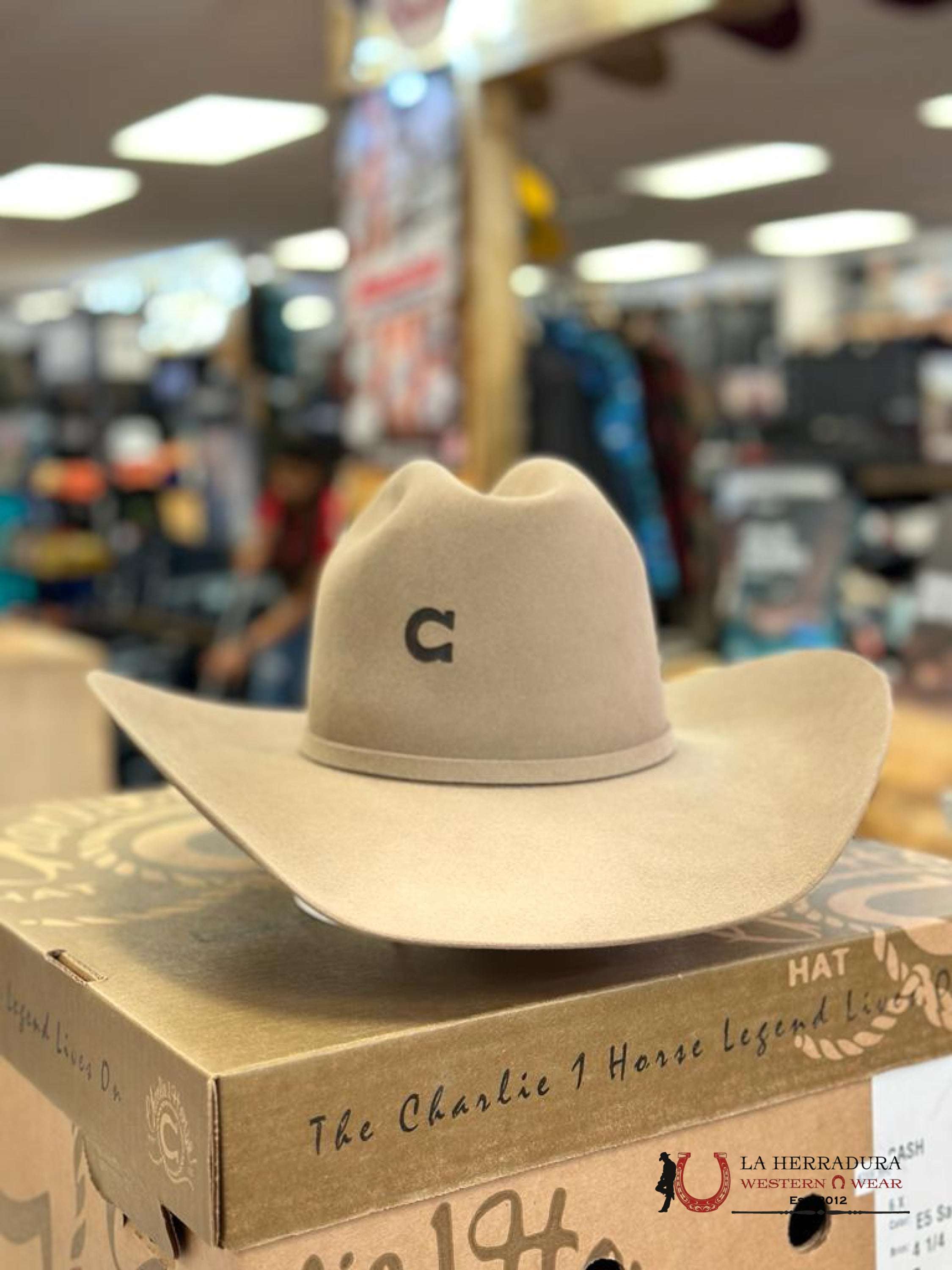 Charlie 1 Horse Cash 6X Sahara Texanas Mujeres