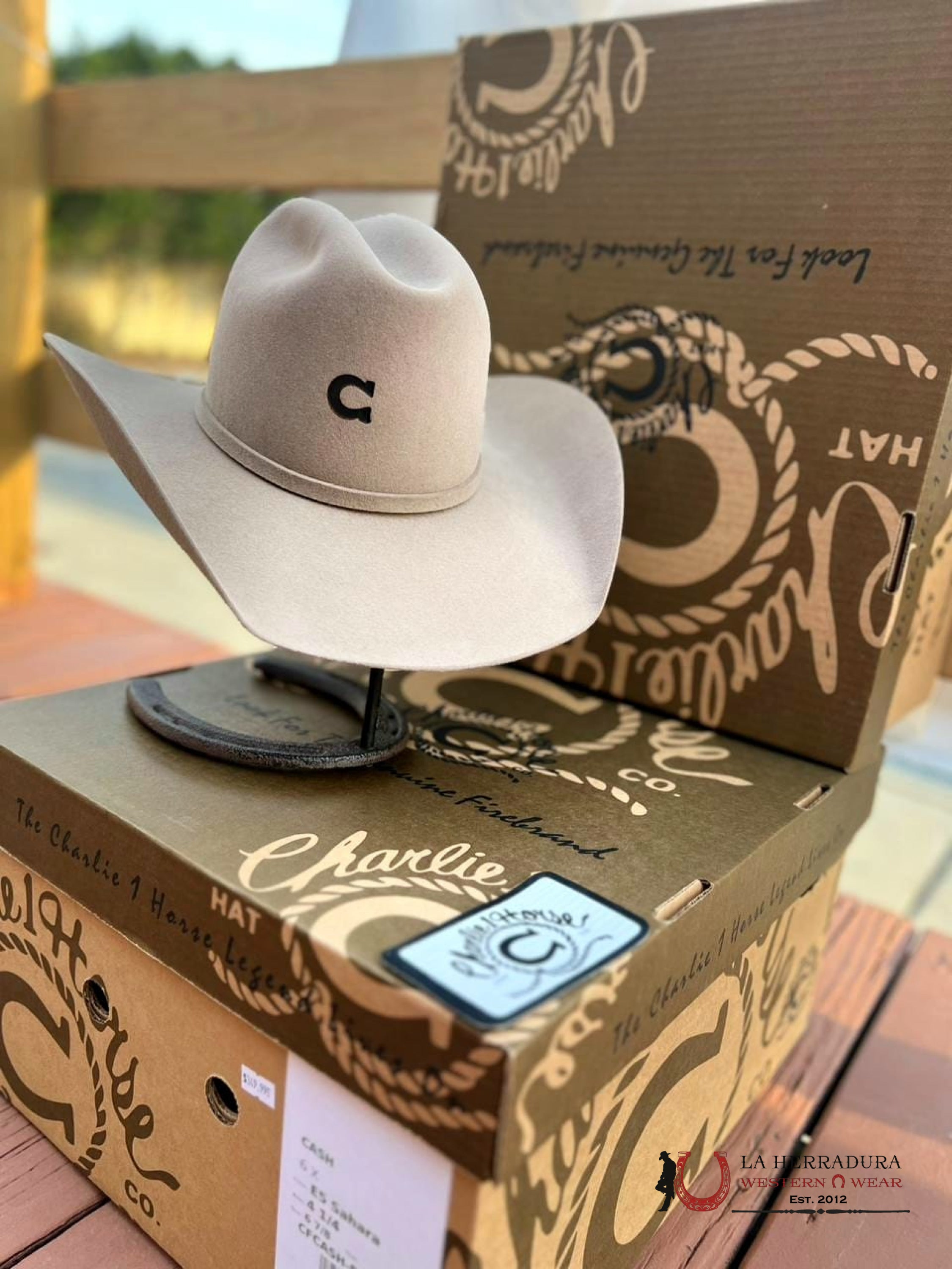 Charlie 1 Horse Cash 6X Sahara Texanas Mujeres