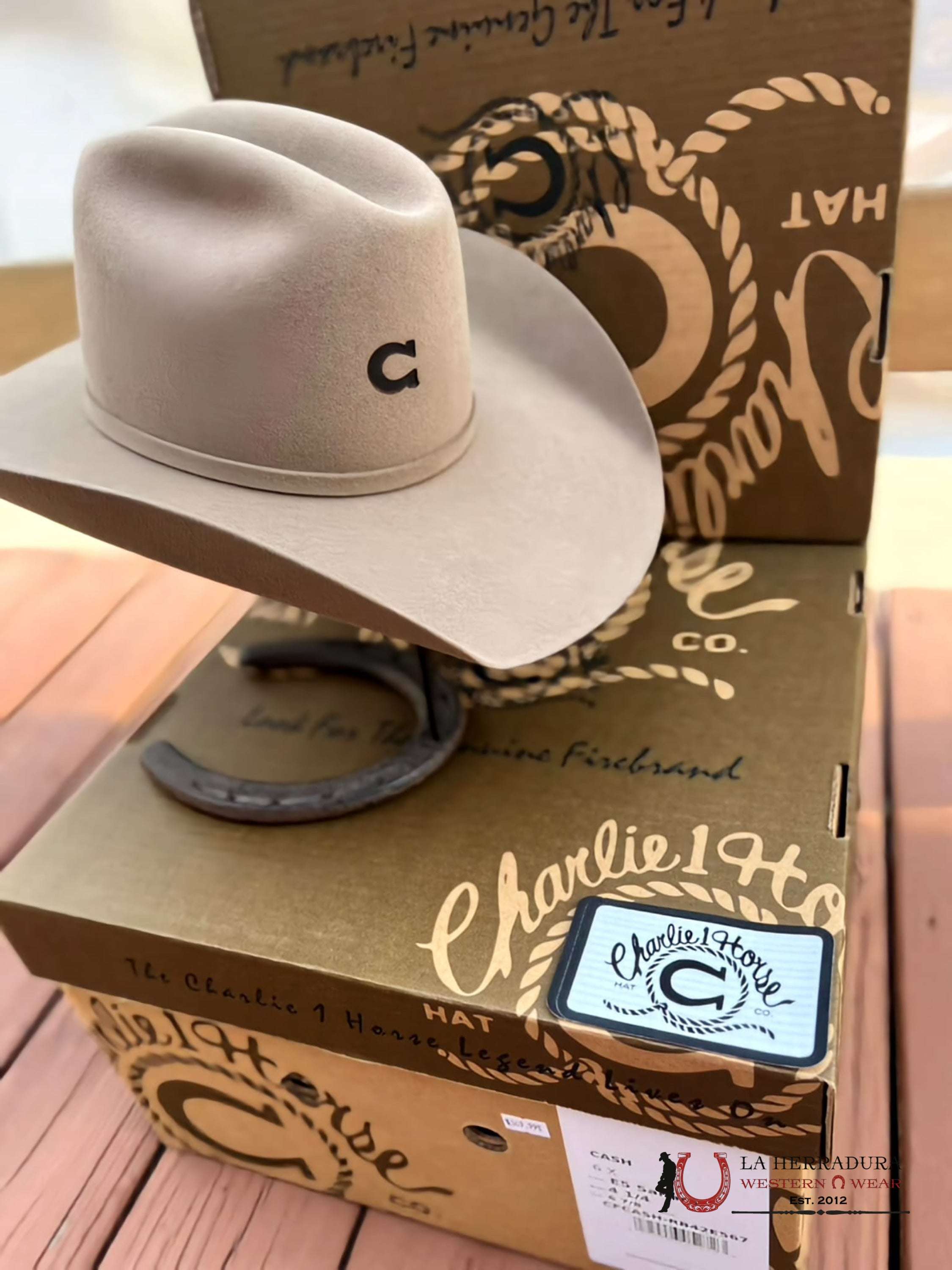 Charlie 1 Horse Cash 6X Sahara Texanas Mujeres