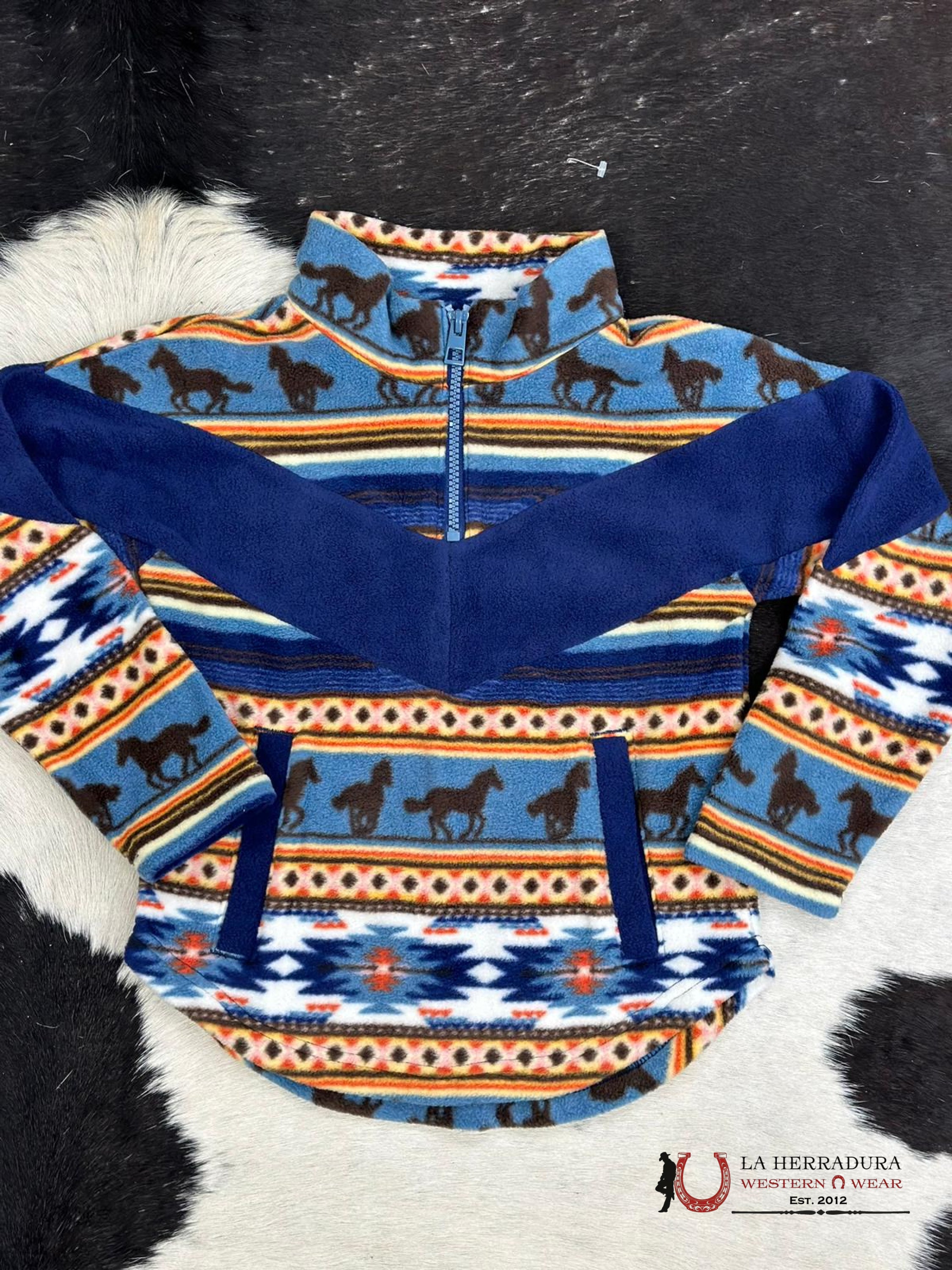 Cinch Girls Blue Horse Stripe Pullover Niños