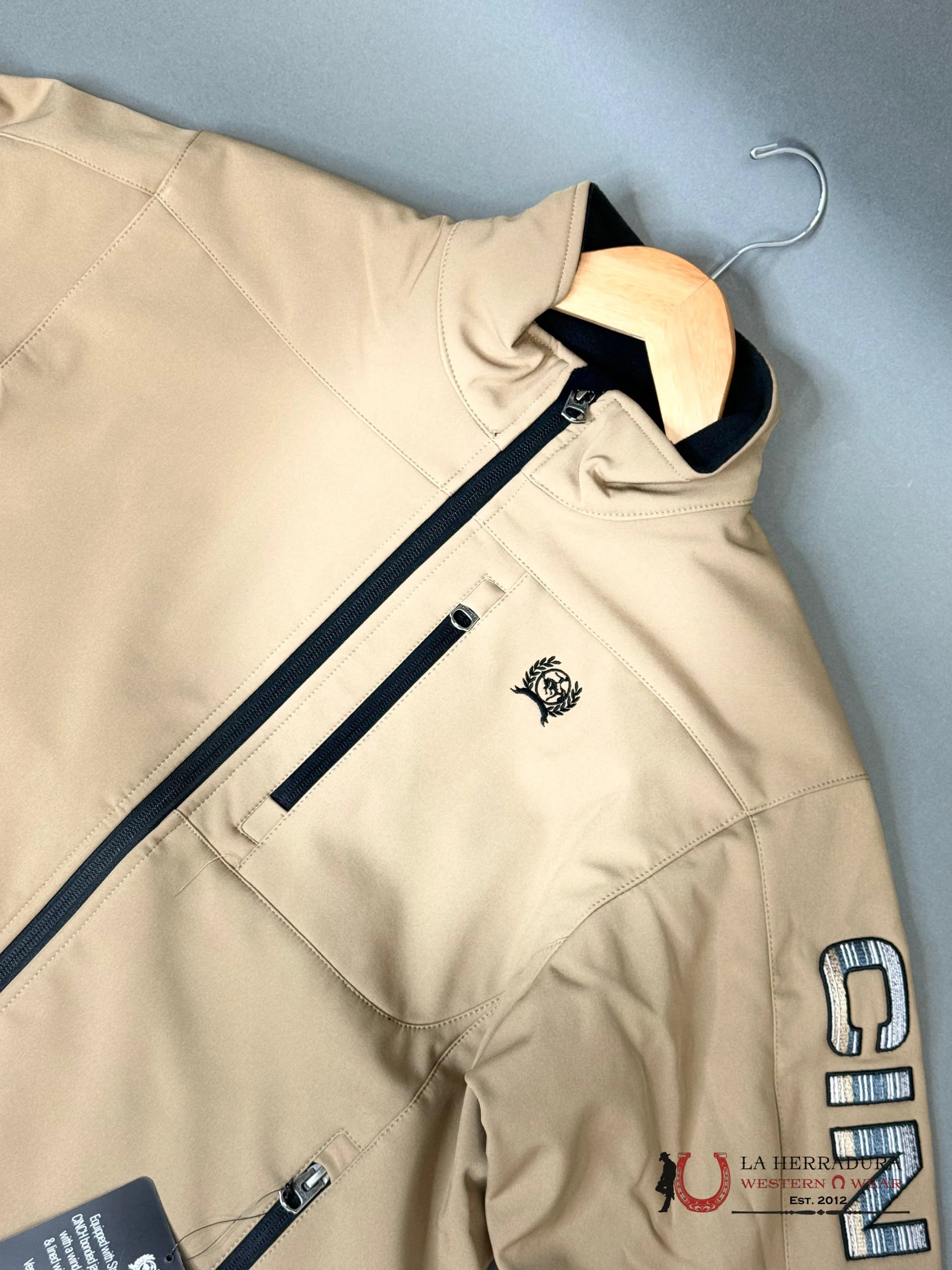 Cinch Mens Beige Classic Team Logo Ropa Hombres