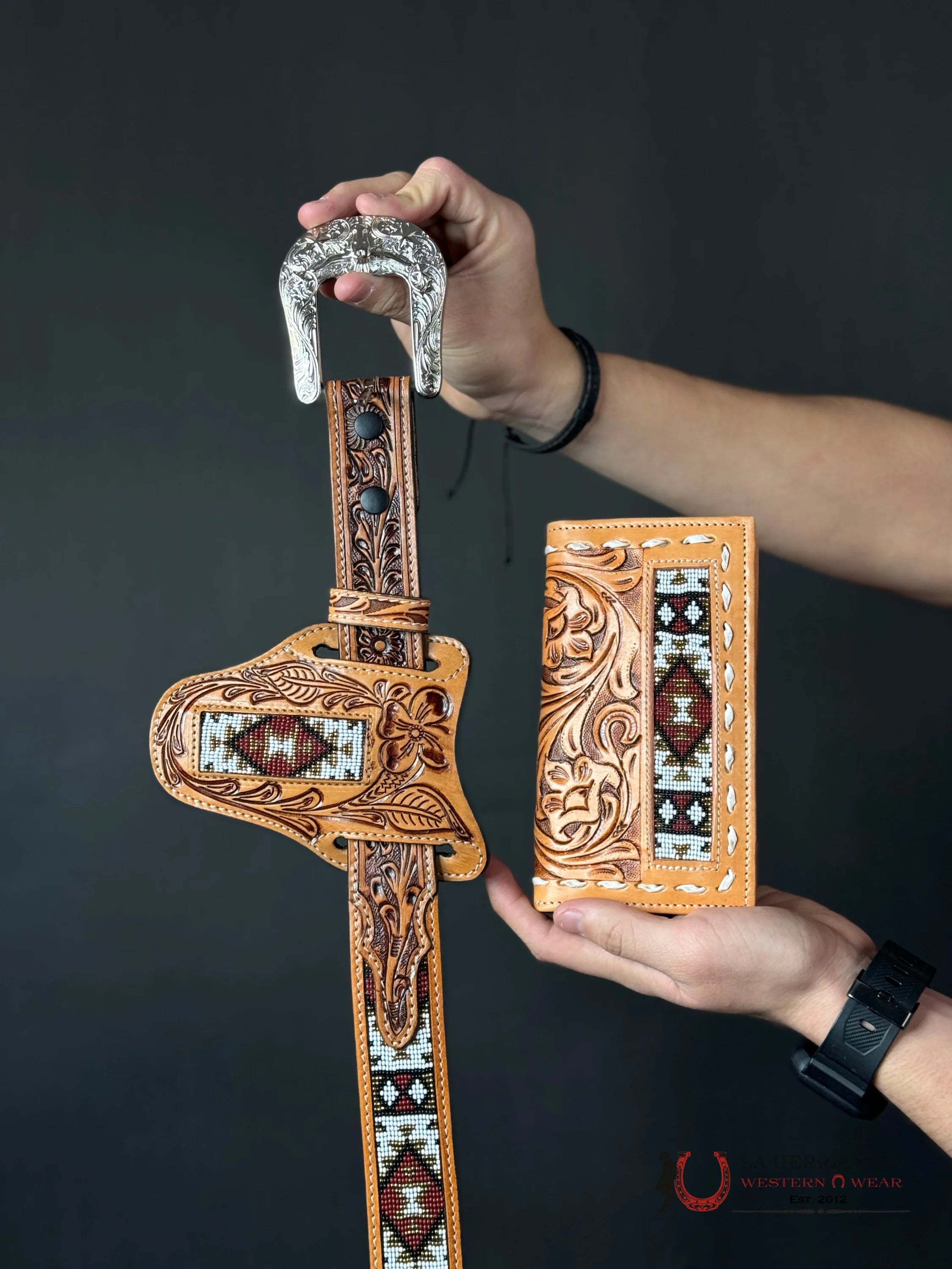 Cinto Azteca Cuero Cincelado White/Red Gold Only Belt! Cinturones Hombres