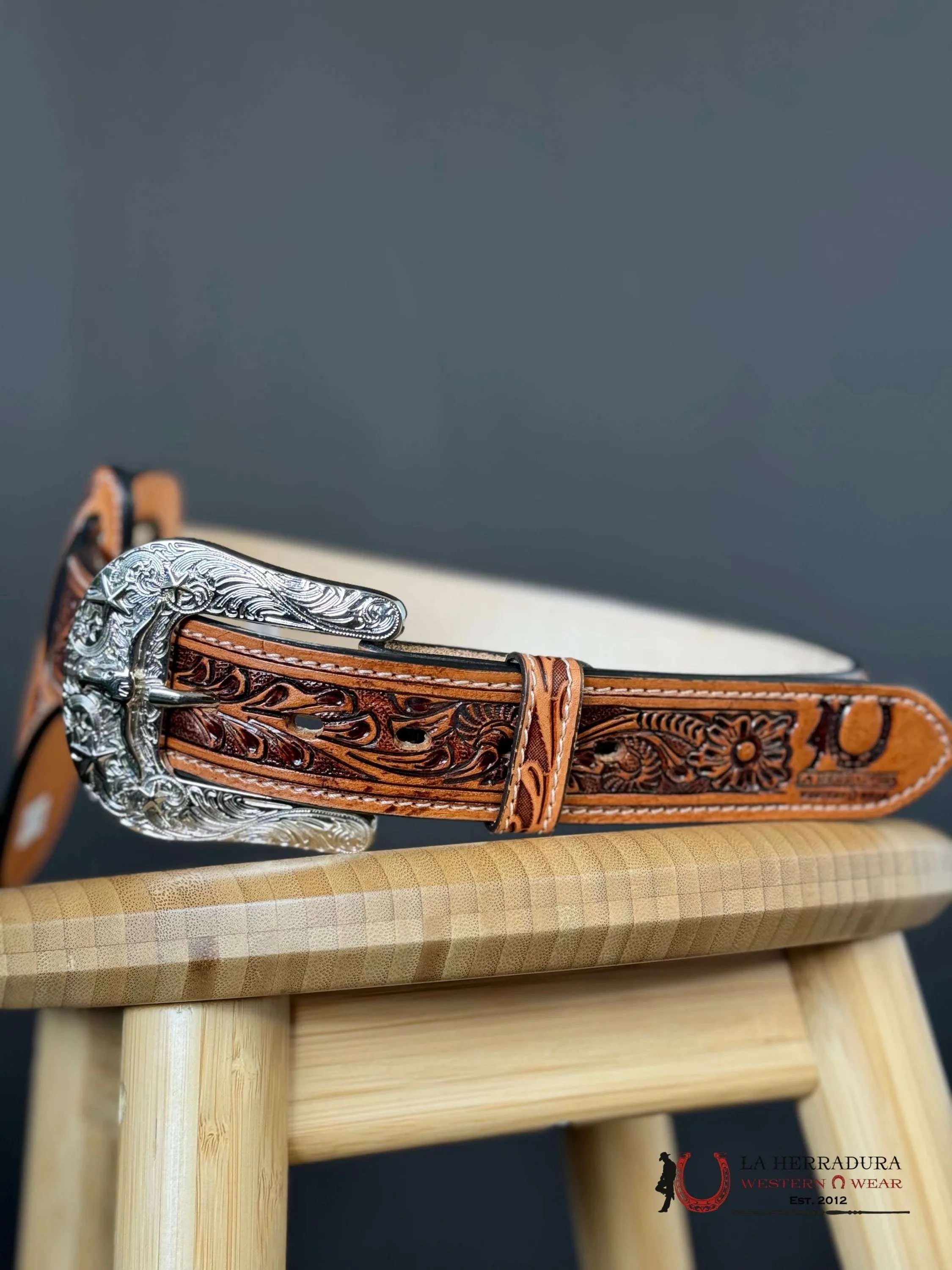 Cinto Azteca Cuero Cincelado White/Red Gold Only Belt! Cinturones Hombres