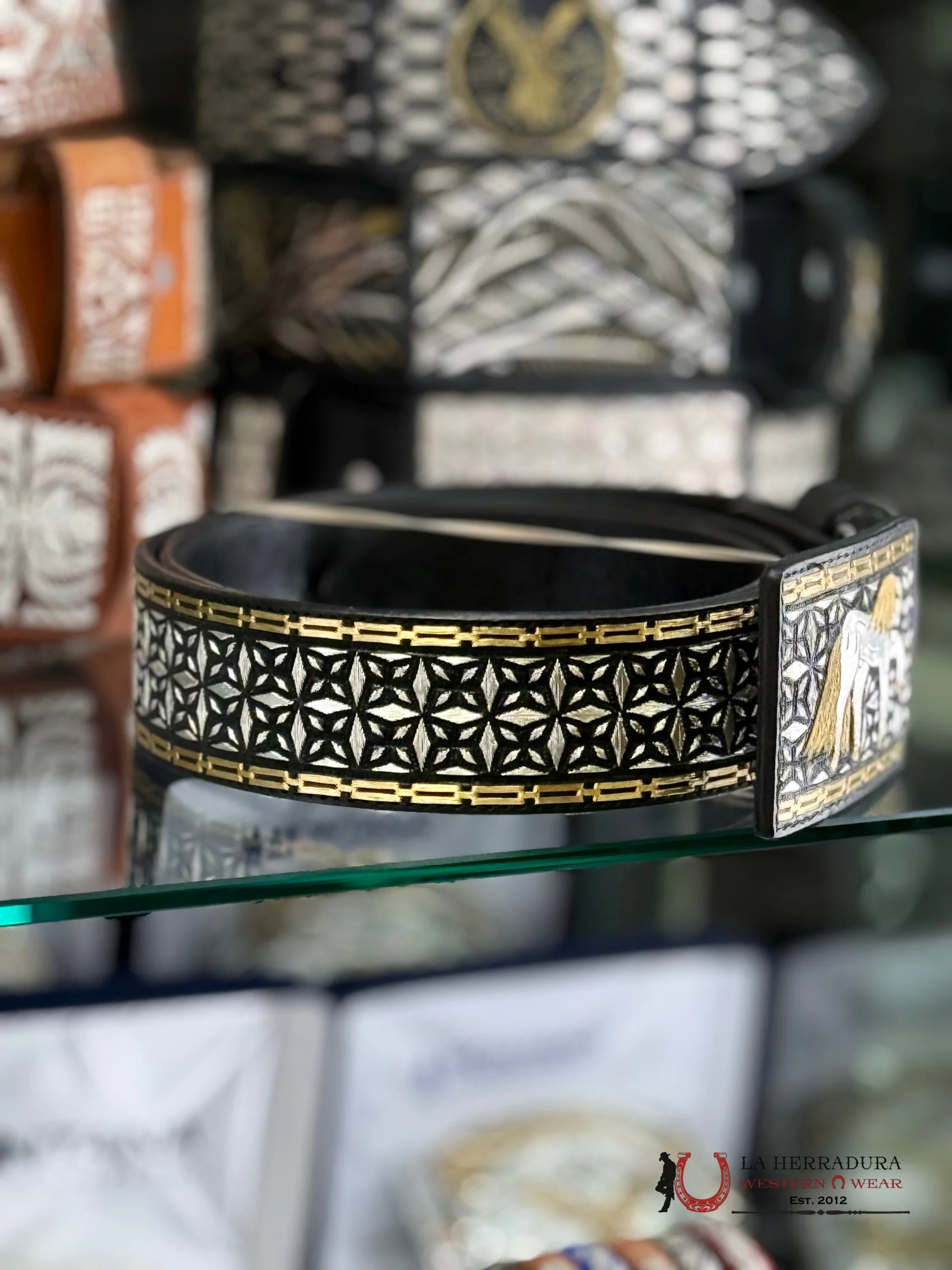 CINTO DE PLATA DETALLES DORADOS CABALLO CINTURONES HOMBRES