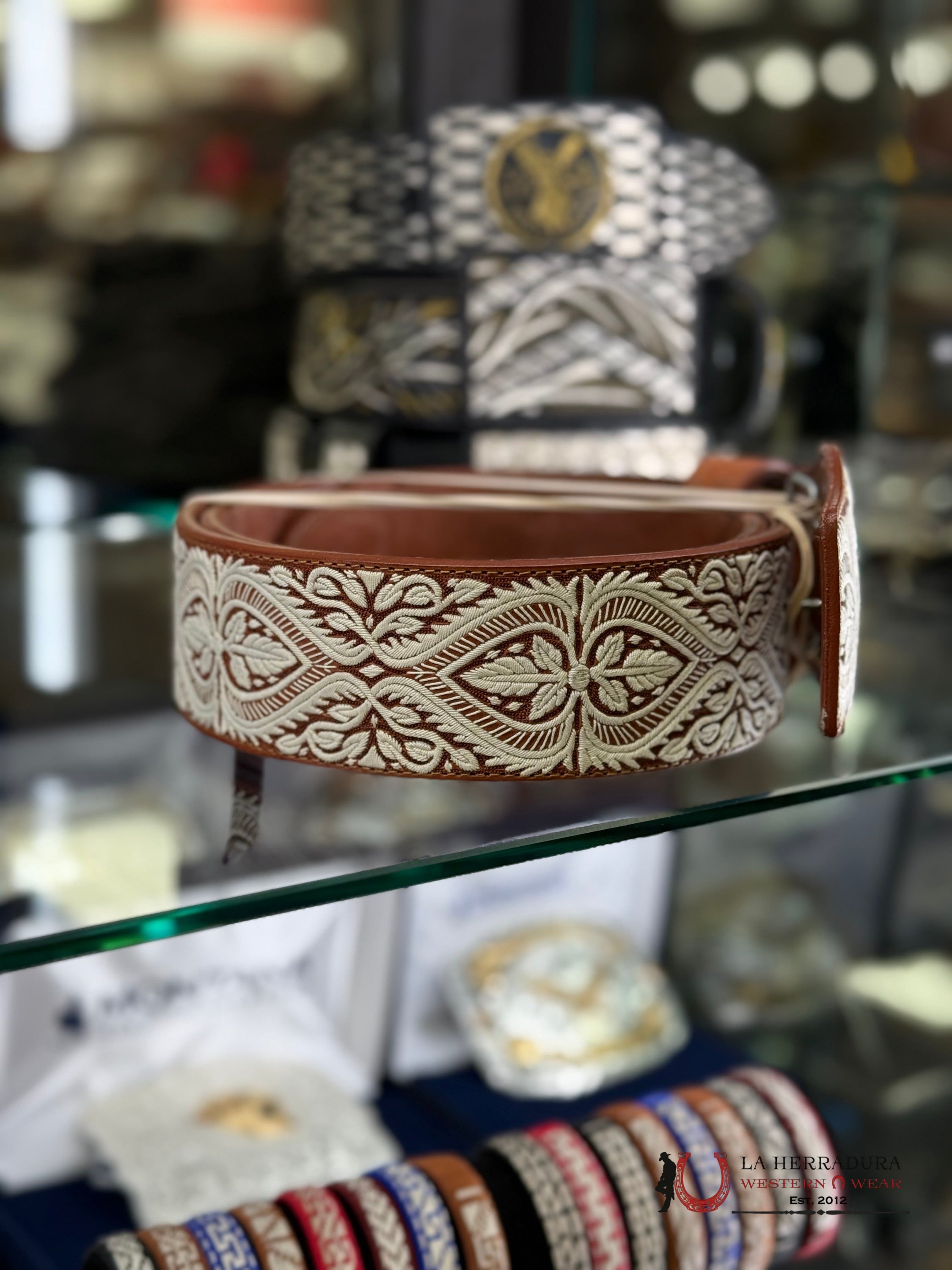 CINTO TEJIDO CABALLO MARRÓN Y BLANCO CINTURONES HOMBRES