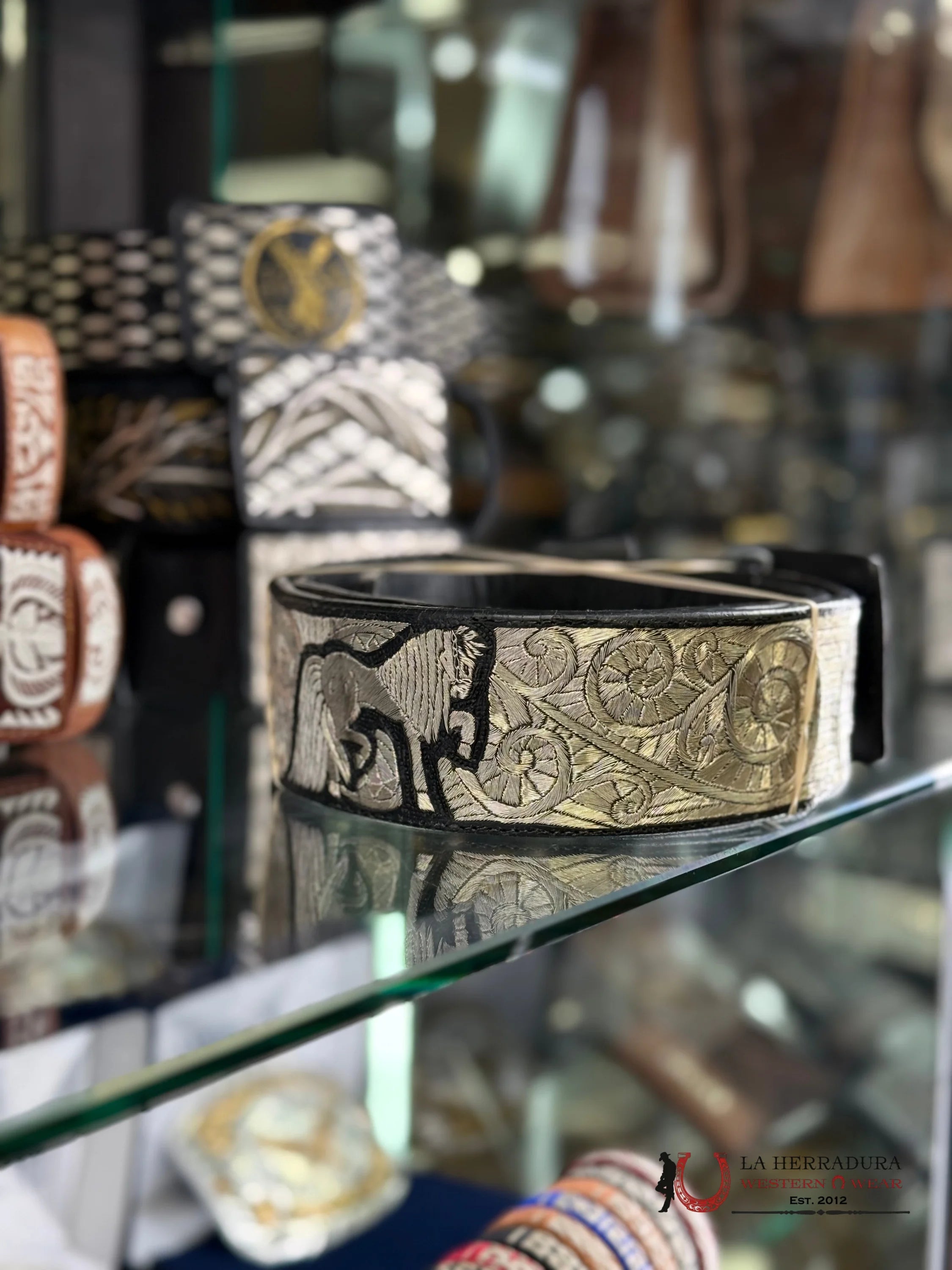CITNO DE PLATA CABALLO FLORAL CINTURONES HOMBRES