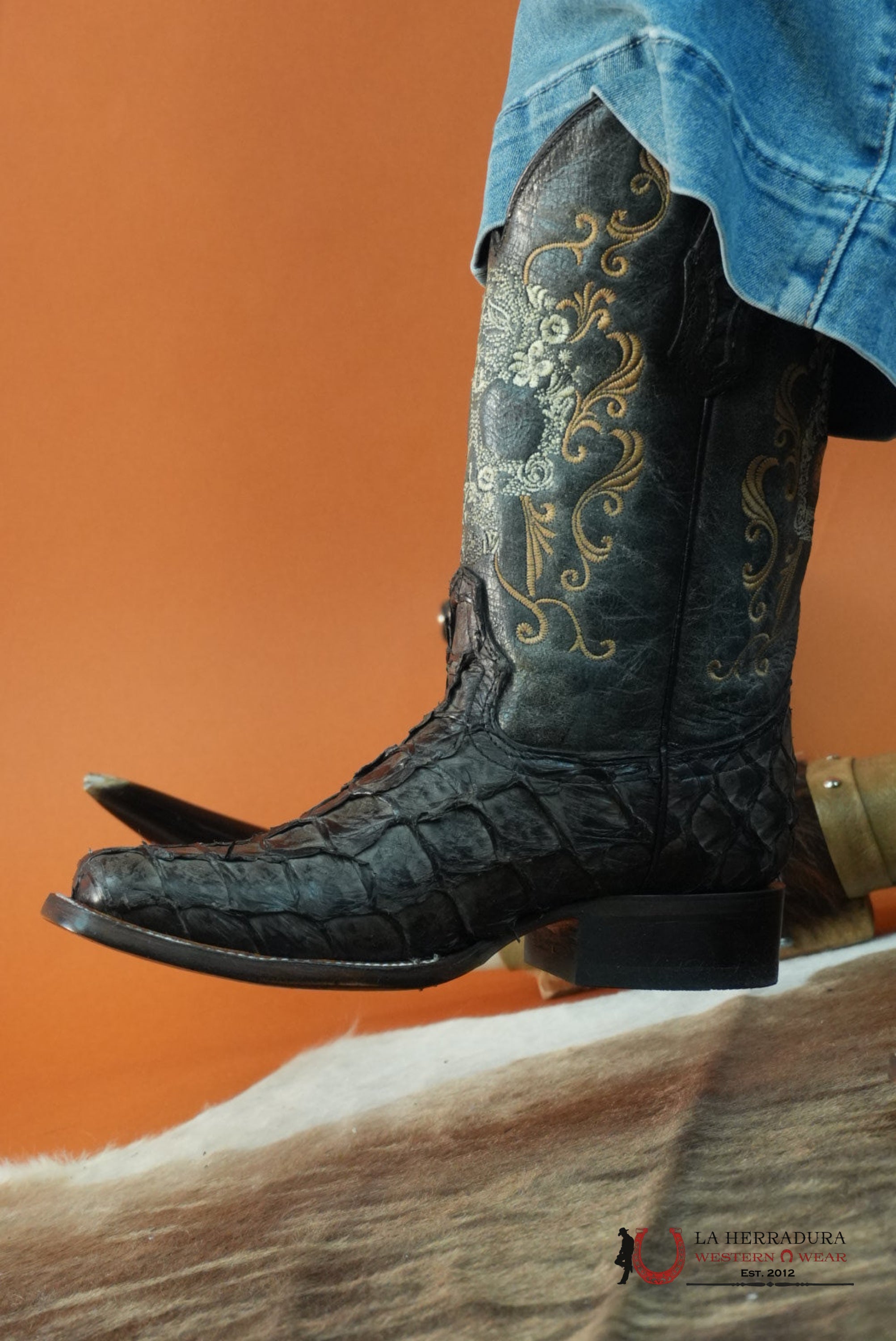 CORRAL WOMEN BLACK FISH PIRARUCU EMBROIDERY SKULL BOTAS MUJERES