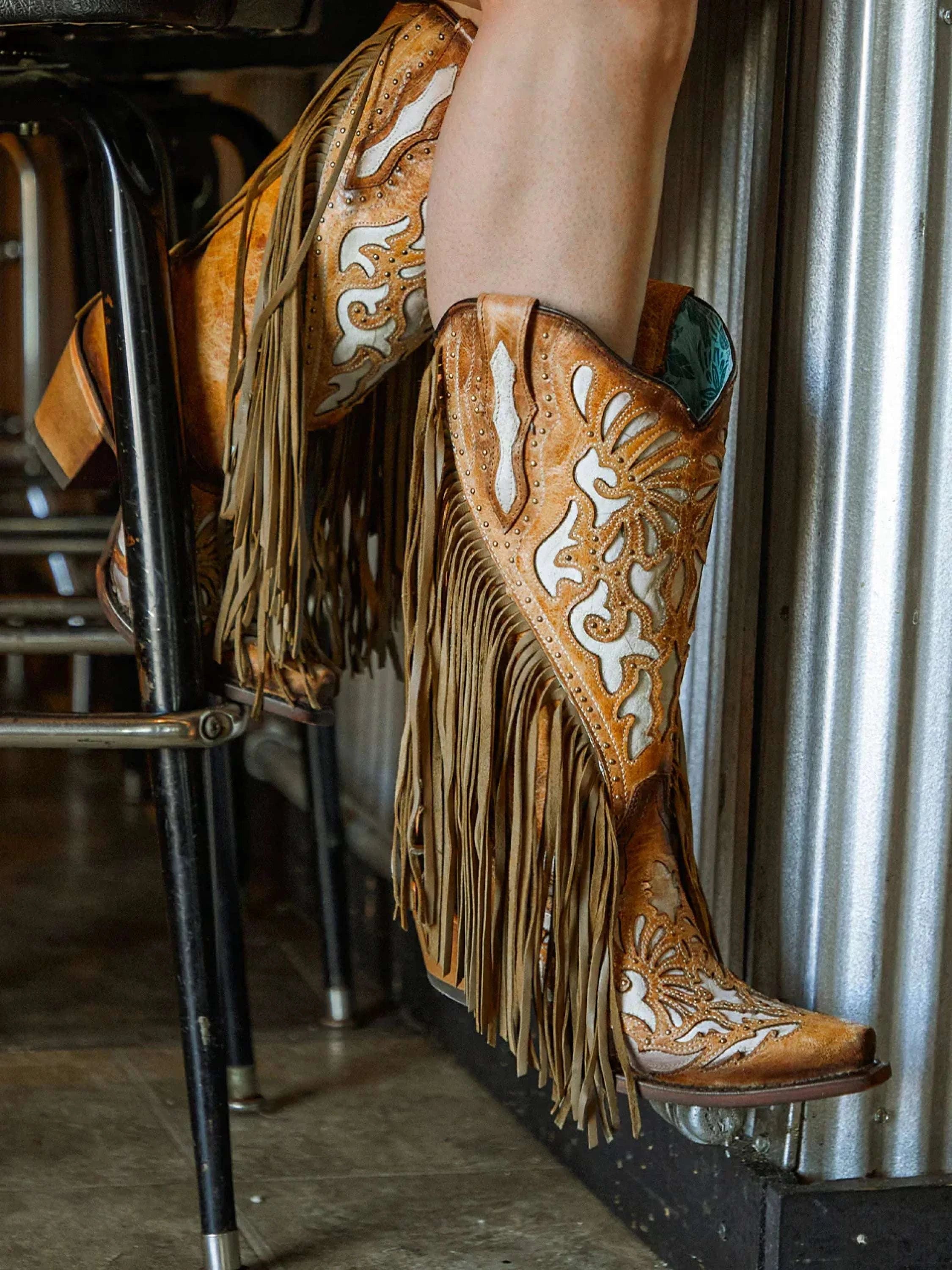 CORRAL HONEY EMBROIDERY & FRINGE POINT TOE - C3766 BOTAS MUJERES