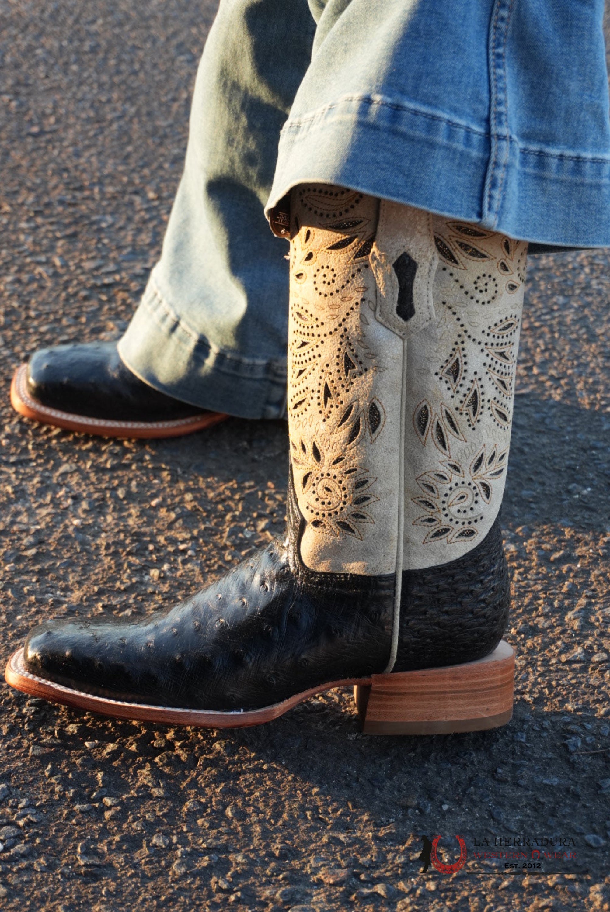 CORRAL WOMEN BLACK BONE OSTRICH EMBROIDERY & GLITTER BOOT BOTAS MUJERES