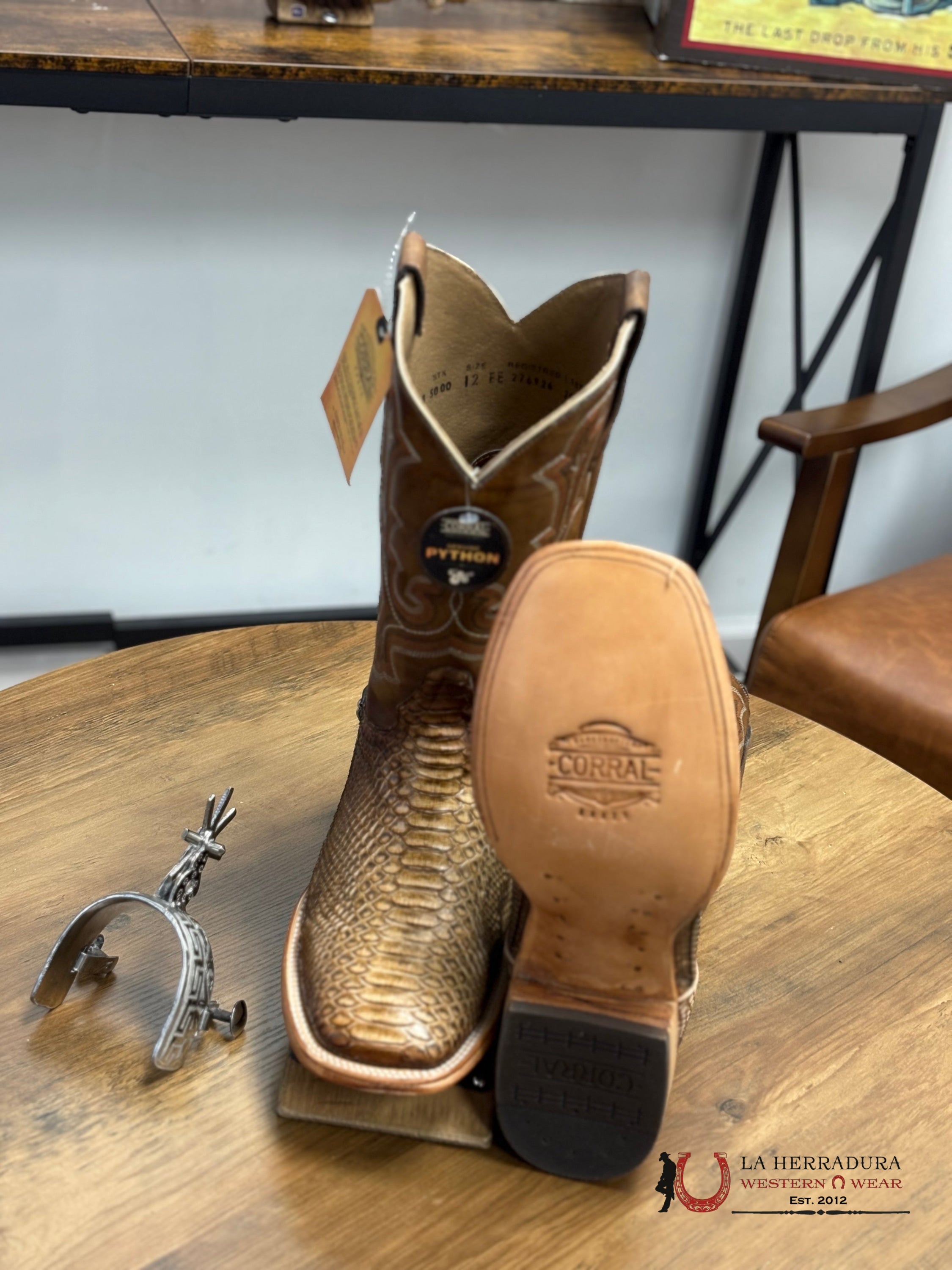 Corral Mens Taupe Python Embroidery Wide Sq Toe Botas Hombres