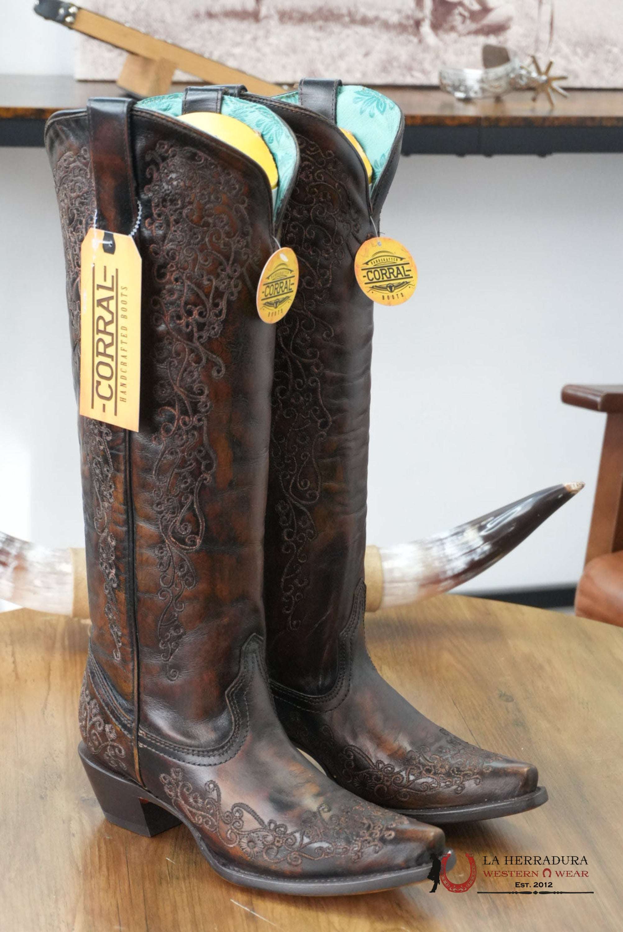 WOMENS CORRAL TALL BOOT BLACK/HONEY FLORAL EMB. BOTAS MUJERES
