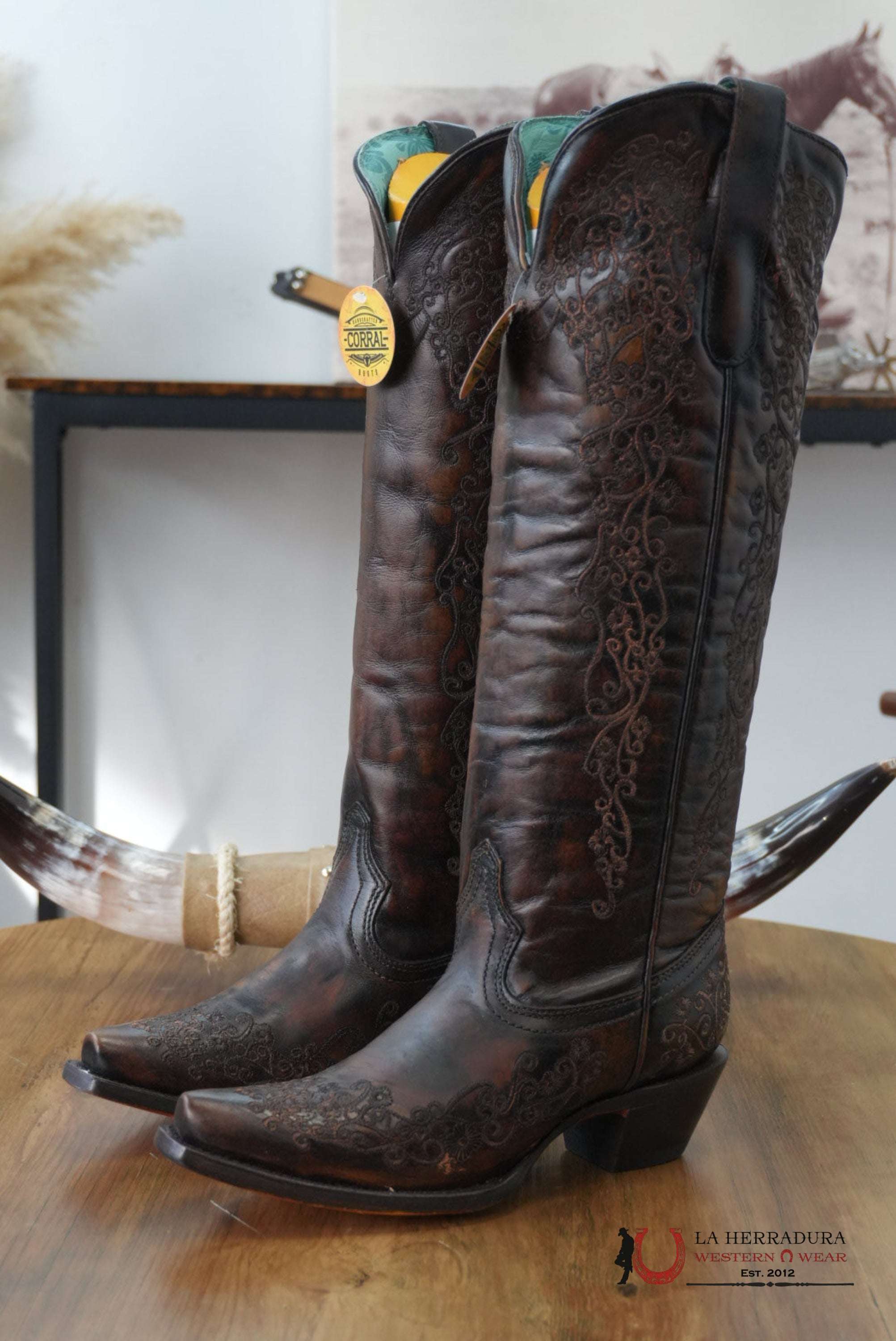 WOMENS CORRAL TALL BOOT BLACK/HONEY FLORAL EMB. BOTAS MUJERES