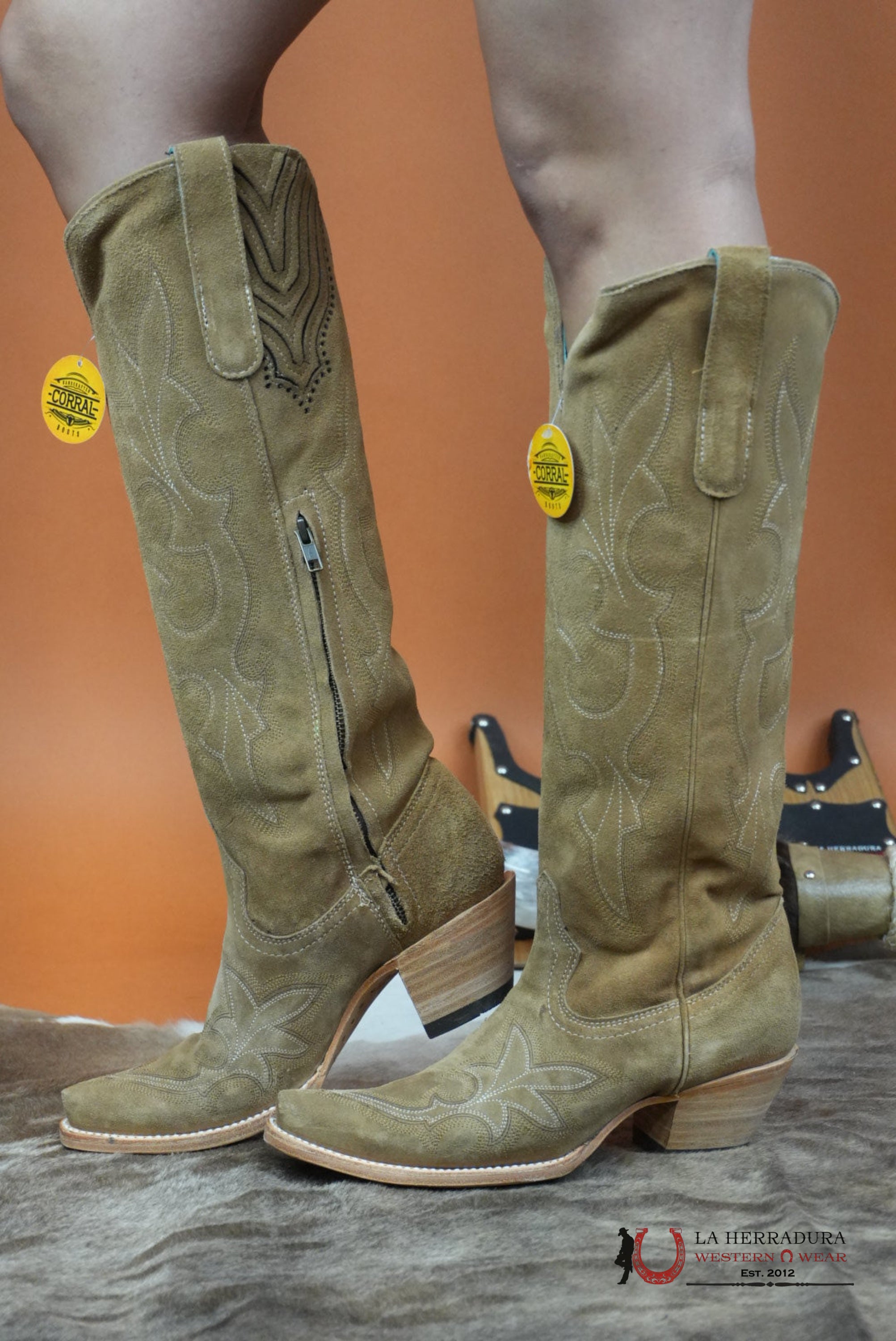 CORRAL TALL BOOT SAND SUEDE EMBROIDERY BOTAS MUJERES