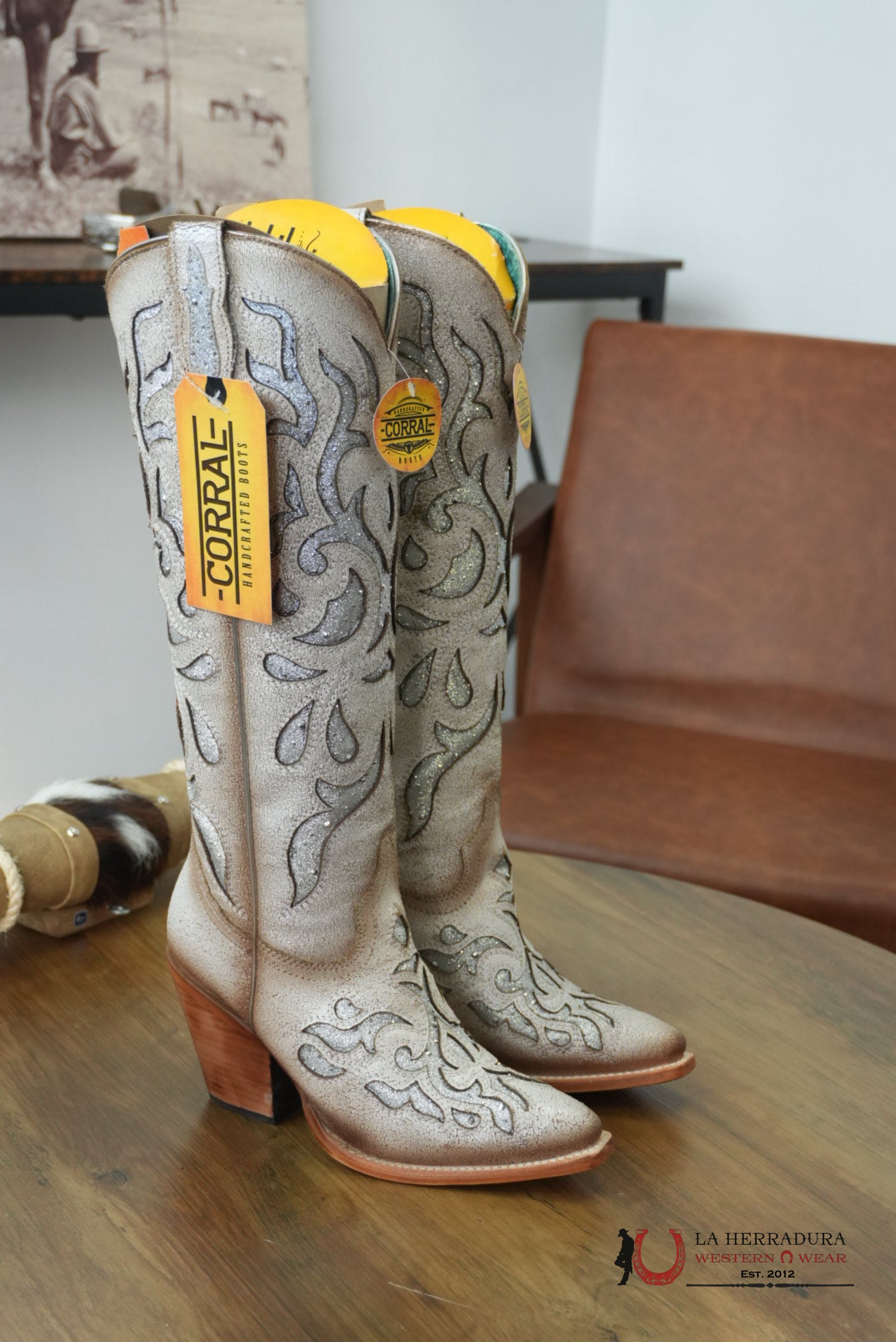WOMENS CORRAL TALL BOOT WHITE EMB. GILTTER/CRYSTAL INLAY POINTED TOE BOTAS MUJERES