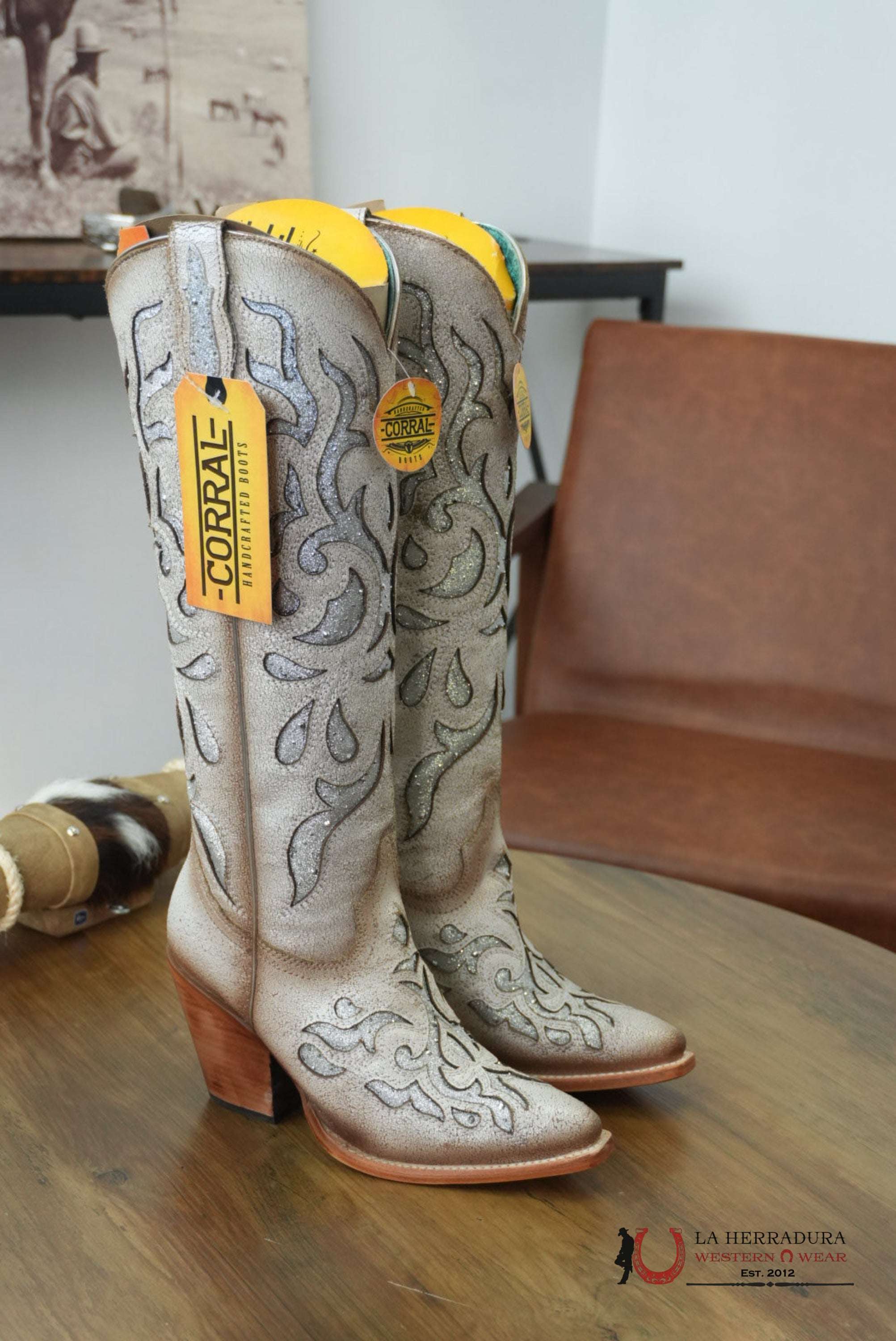 WOMENS CORRAL TALL BOOT WHITE EMB. GILTTER/CRYSTAL INLAY POINTED TOE BOTAS MUJERES