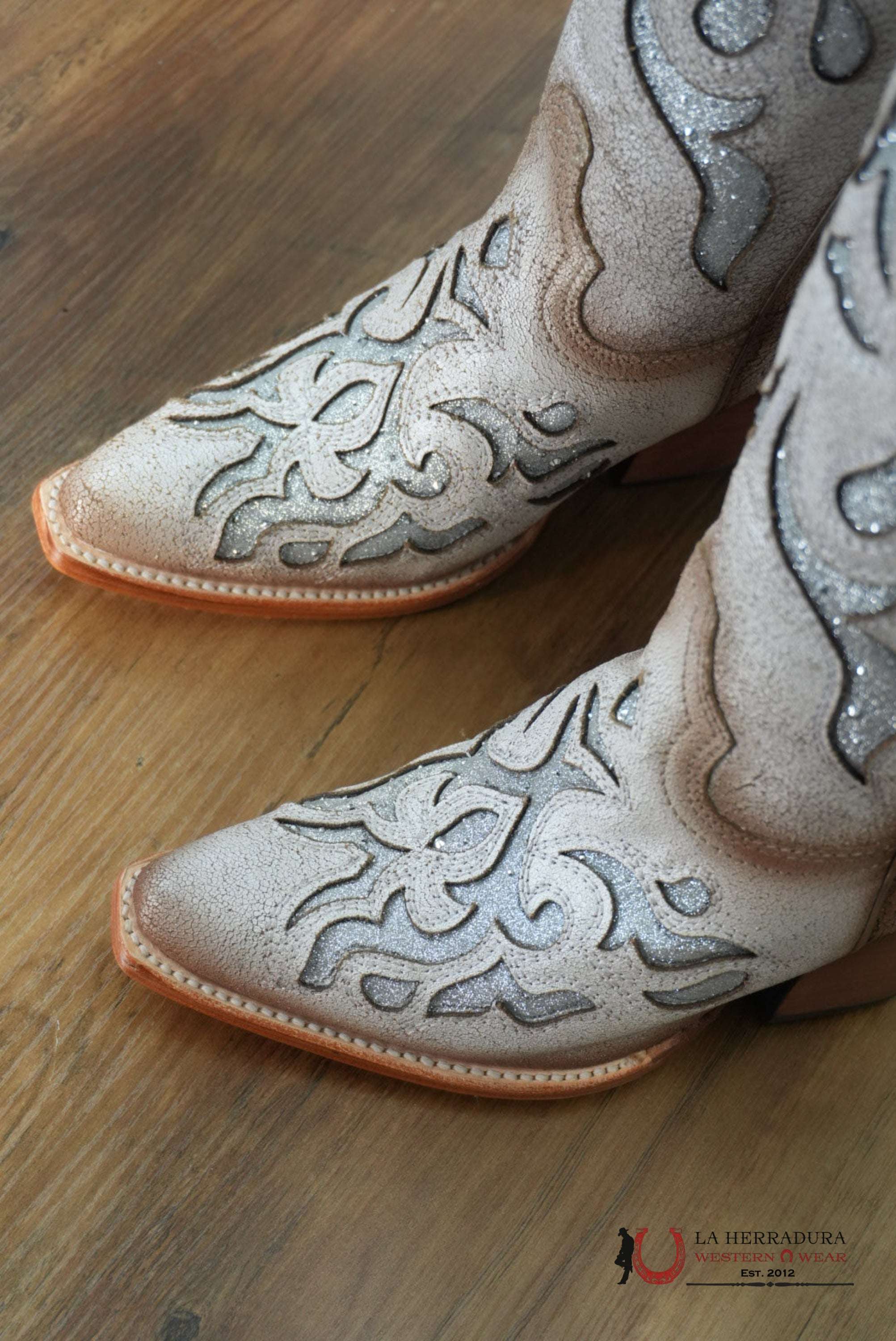 WOMENS CORRAL TALL BOOT WHITE EMB. GILTTER/CRYSTAL INLAY POINTED TOE BOTAS MUJERES