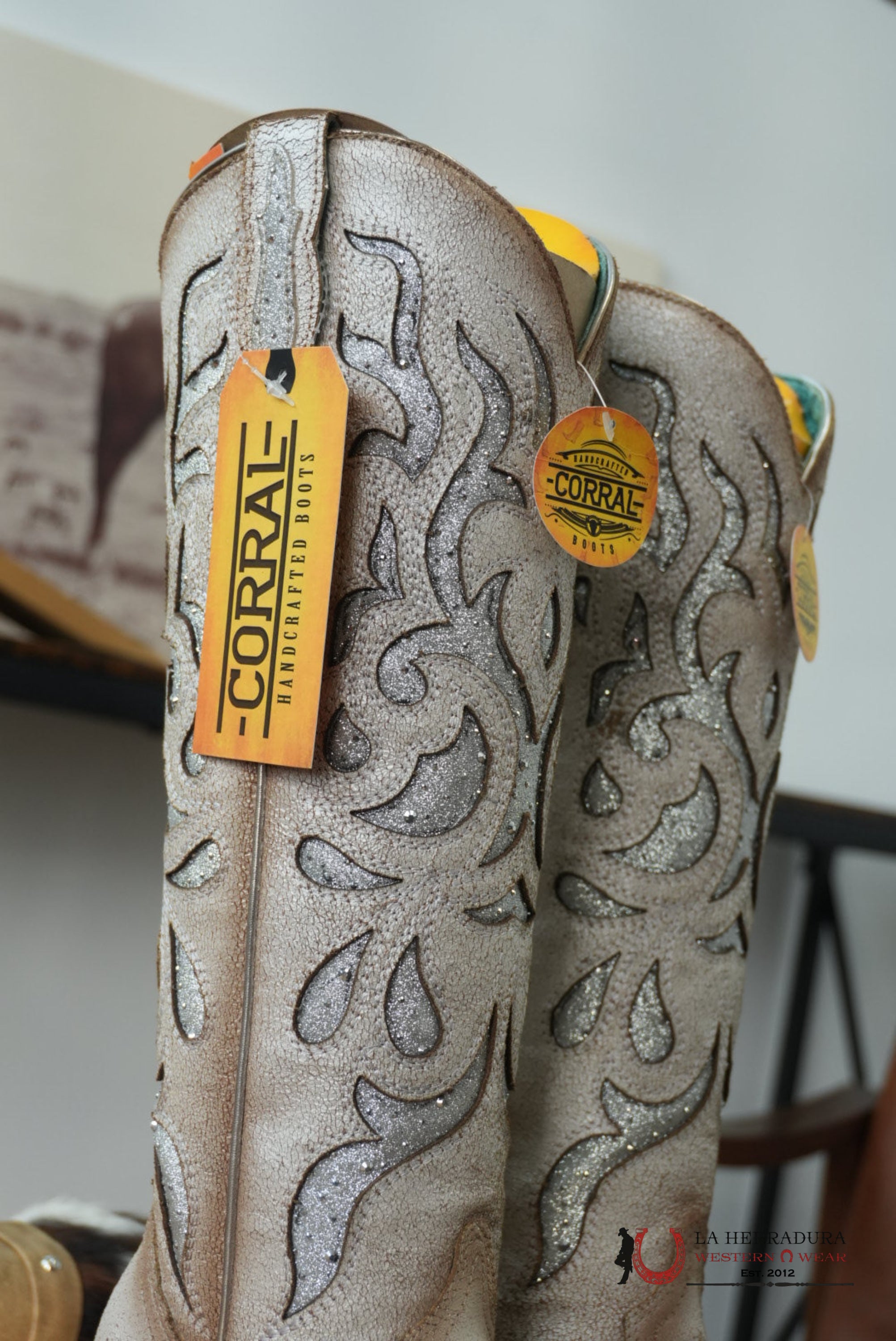 WOMENS CORRAL TALL BOOT WHITE EMB. GILTTER/CRYSTAL INLAY POINTED TOE BOTAS MUJERES