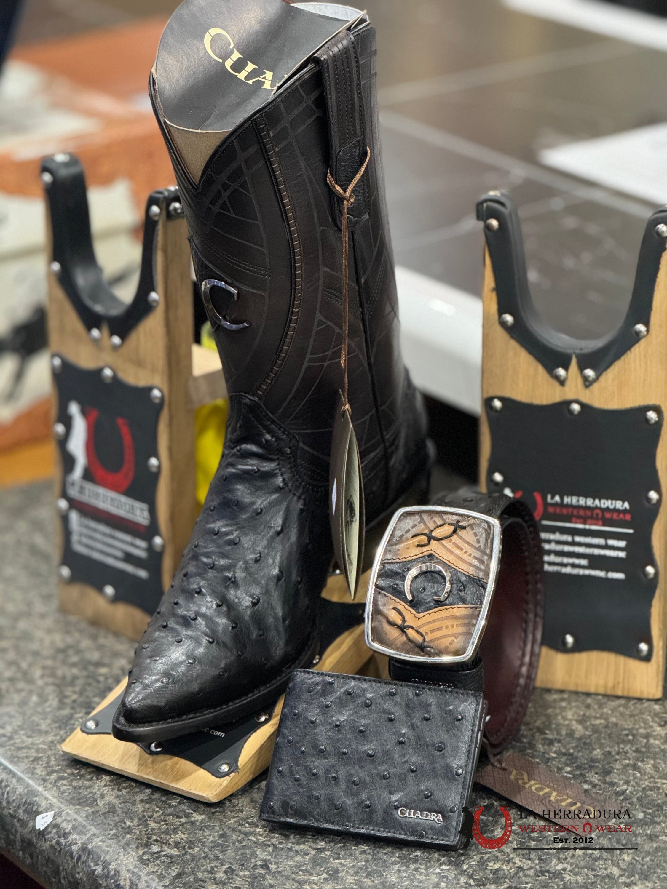 CUADRA BOOT AVESTRUZ NEGRO/BLACK SNIP TOE CU807 BOTAS HOMBRES