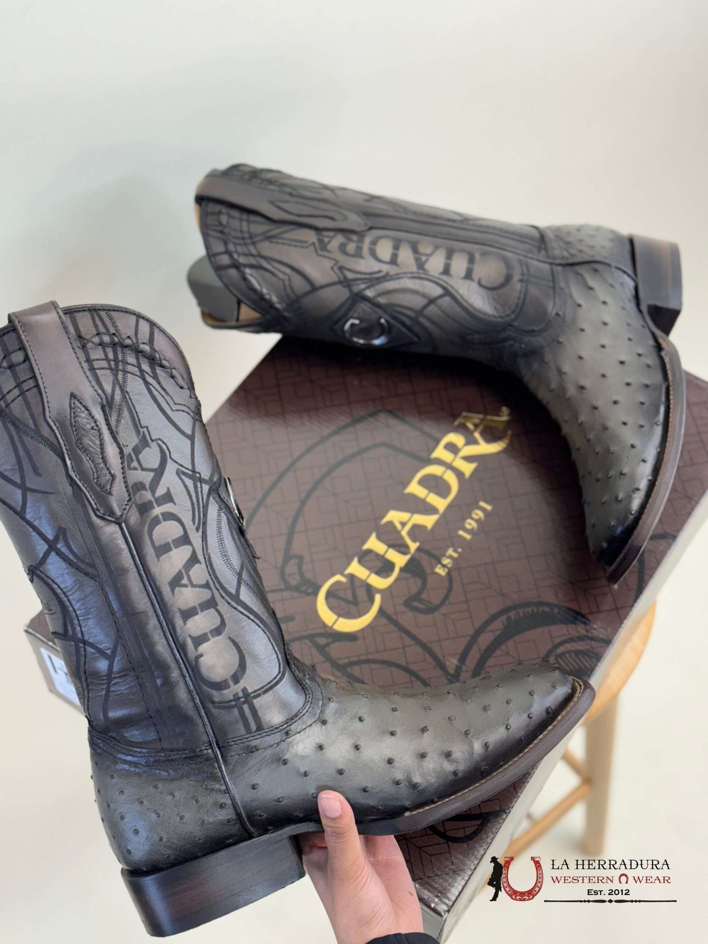 Cuadra Boots Ostrich Grey Laser & Embroidery Square Toe Botas Hombres