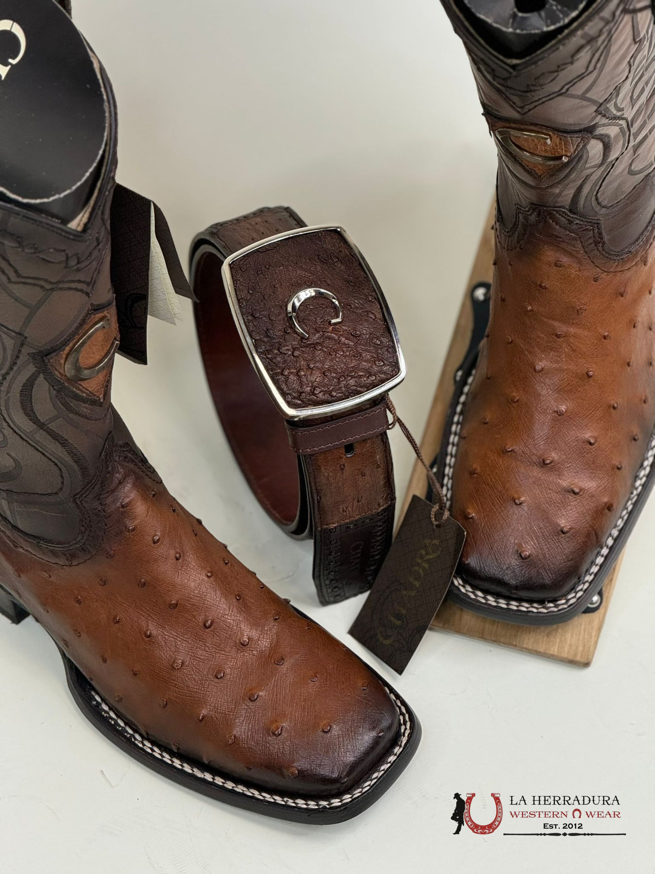 Cuadra Boots Ostrich Moroni Castaño Laser & Embroidery Square Toe