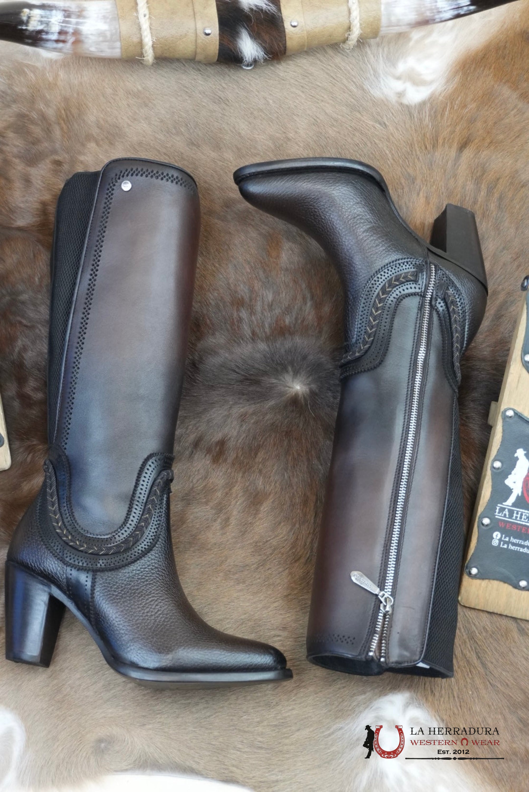 CUADRA BOTA DE RES SANTANA CAFÉ CHOCOLATE ZIPPER ROUND TOE - 3F0RRS BOTAS MUJERES